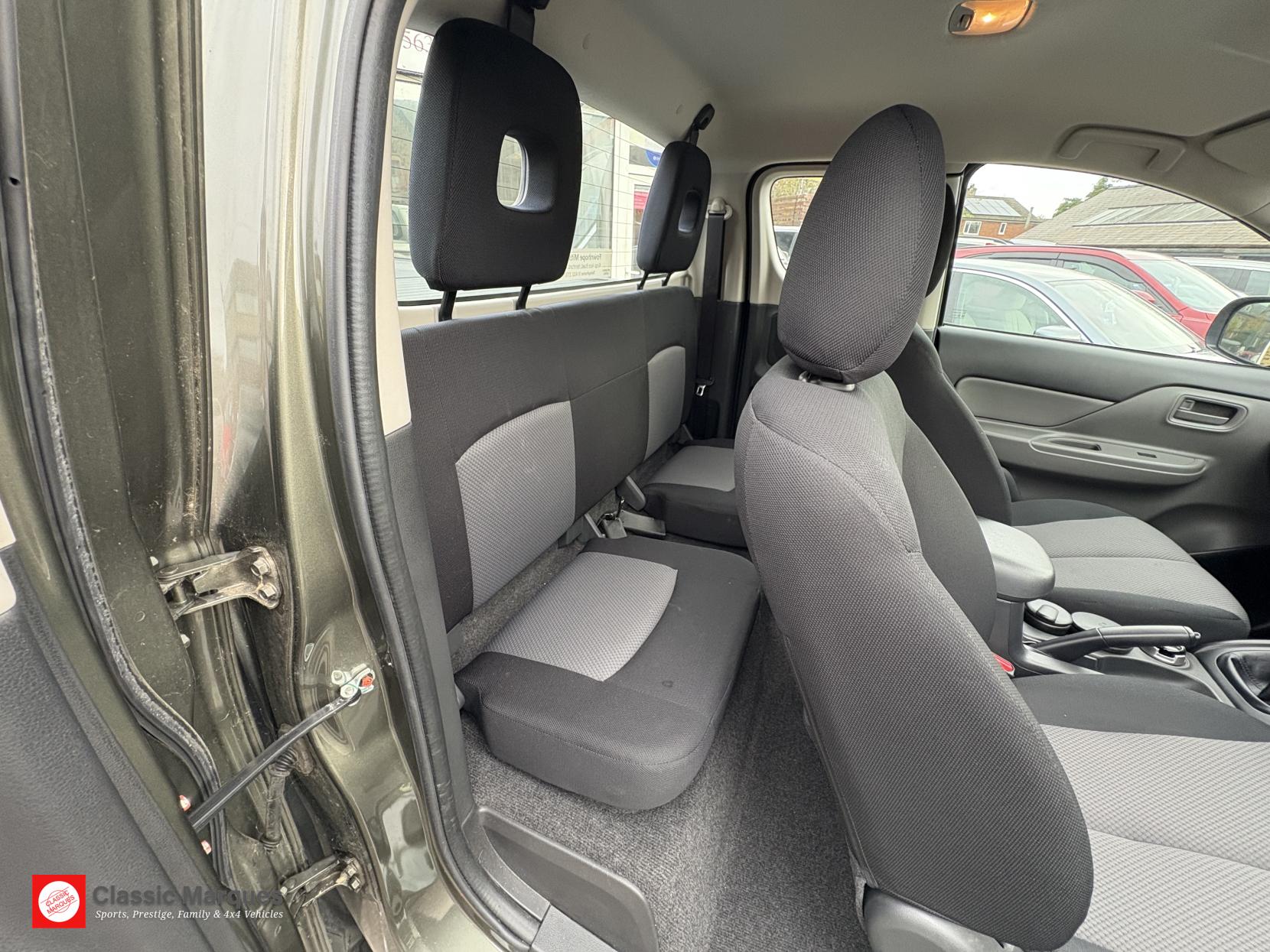 Mitsubishi L200 2.4 DI-D CC 4Life Pickup Double Cab 4dr Diesel Manual 4WD Euro 6 (s/s) (151 ps)