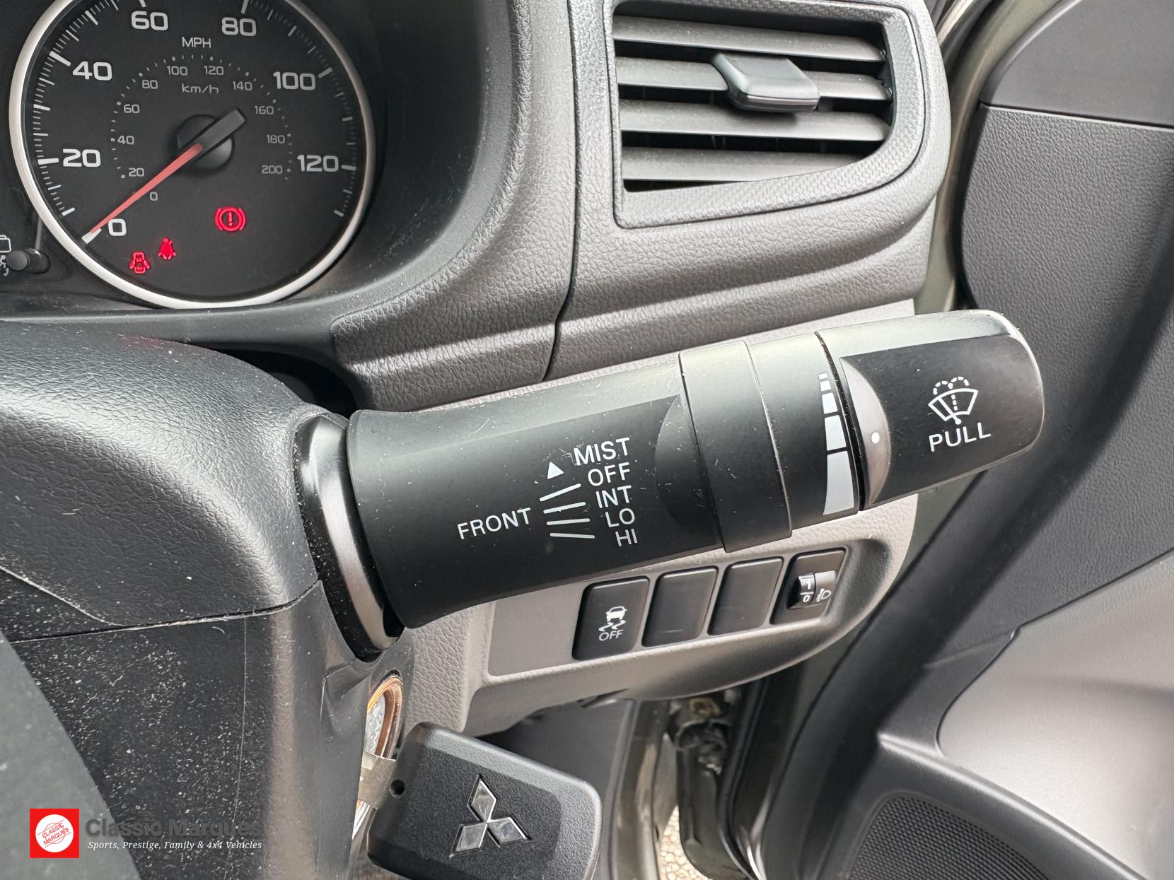 Mitsubishi L200 2.4 DI-D CC 4Life Pickup Double Cab 4dr Diesel Manual 4WD Euro 6 (s/s) (151 ps)