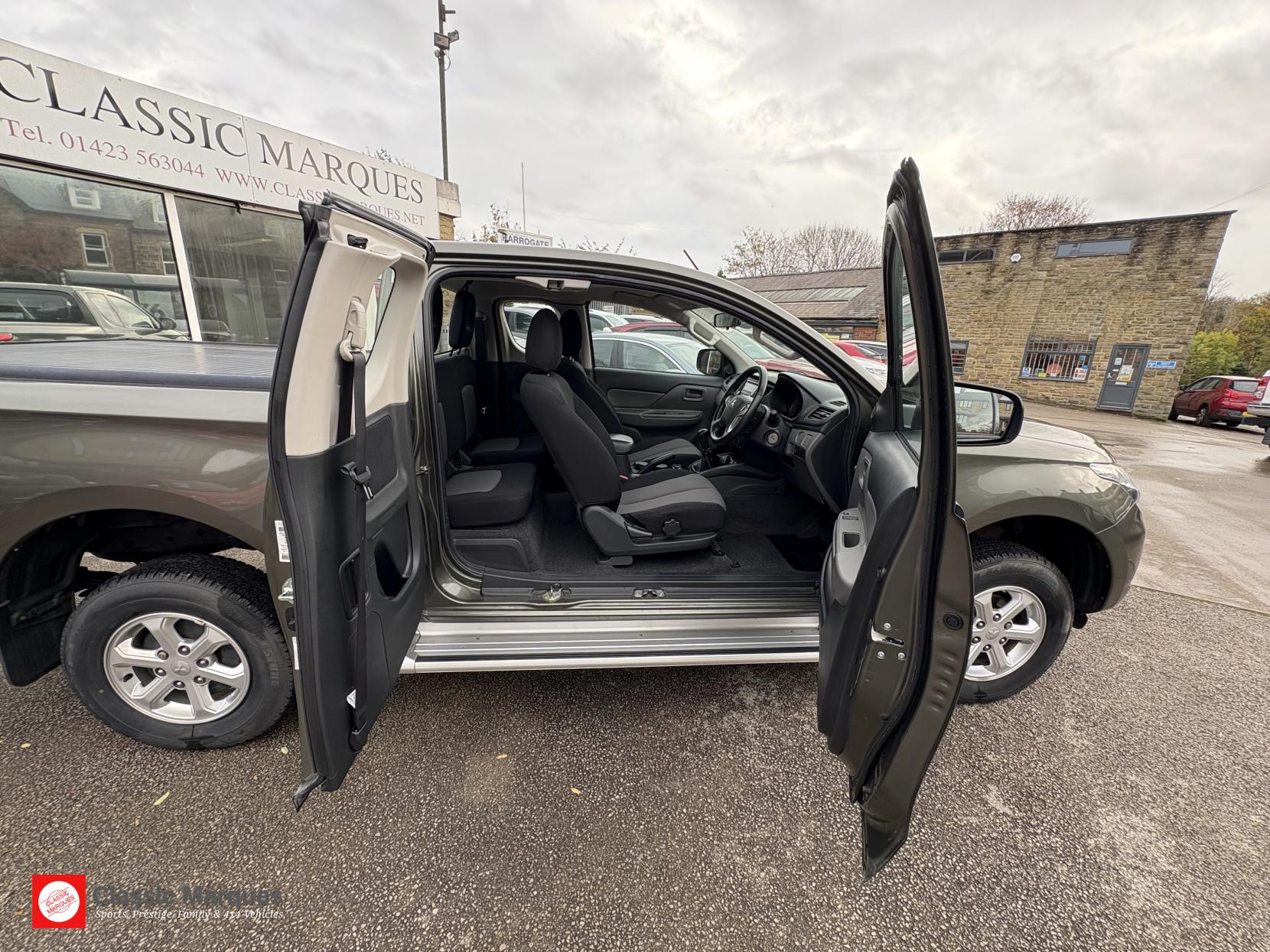 Mitsubishi L200 2.4 DI-D CC 4Life Pickup Double Cab 4dr Diesel Manual 4WD Euro 6 (s/s) (151 ps)