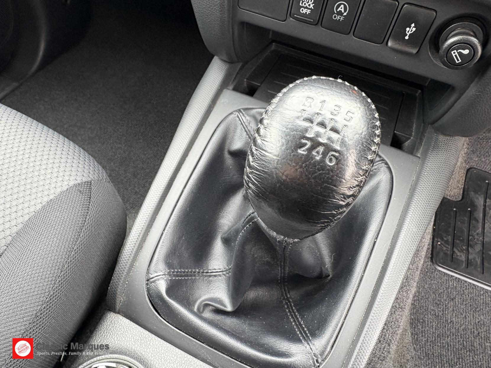 Mitsubishi L200 2.4 DI-D CC 4Life Pickup Double Cab 4dr Diesel Manual 4WD Euro 6 (s/s) (151 ps)