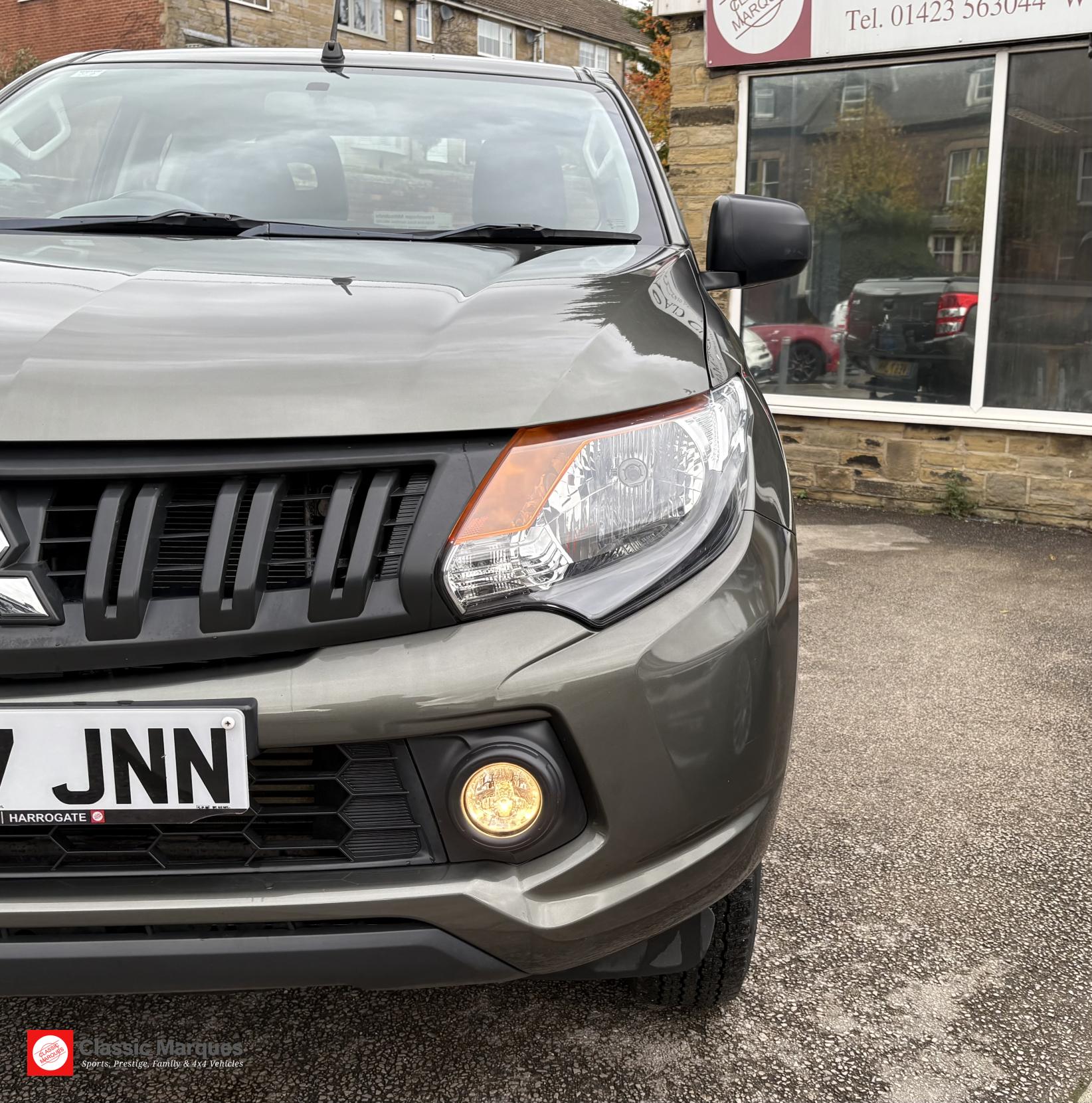 Mitsubishi L200 2.4 DI-D CC 4Life Pickup Double Cab 4dr Diesel Manual 4WD Euro 6 (s/s) (151 ps)