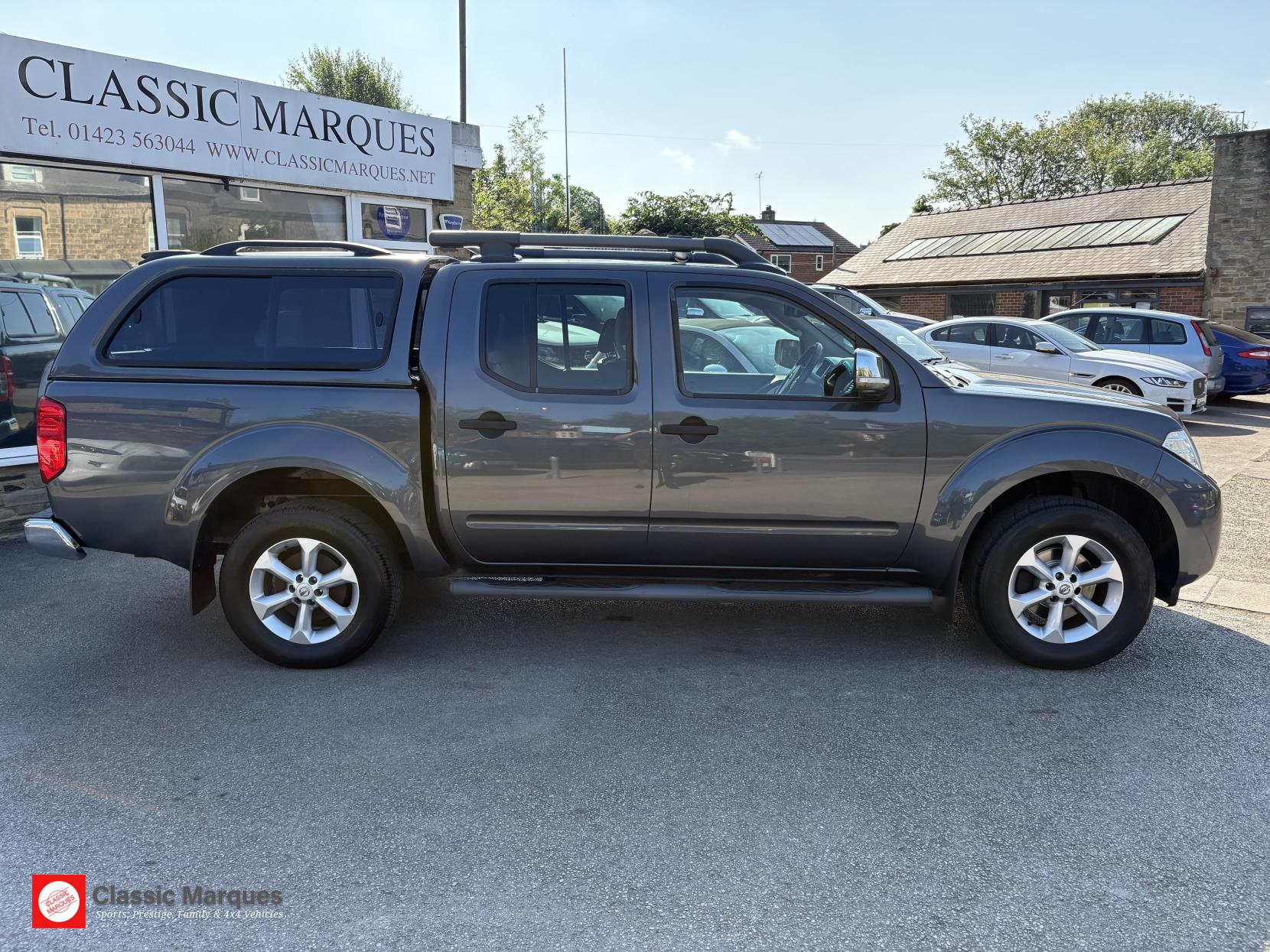 Nissan Navara 2.5 dCi Tekna Pickup Double Cab 4dr Diesel Manual 4WD Euro 5 (190 ps)