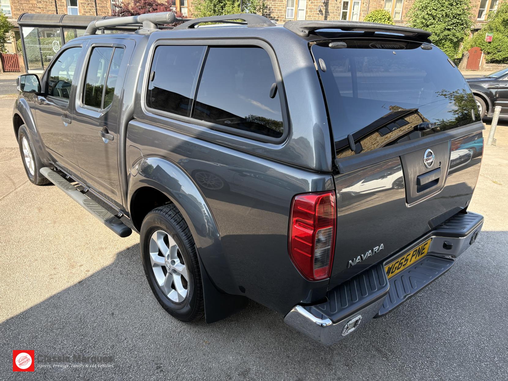 Nissan Navara 2.5 dCi Tekna Pickup Double Cab 4dr Diesel Manual 4WD Euro 5 (190 ps)