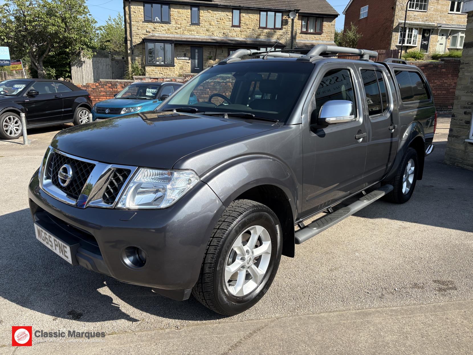 Nissan Navara 2.5 dCi Tekna Pickup Double Cab 4dr Diesel Manual 4WD Euro 5 (190 ps)