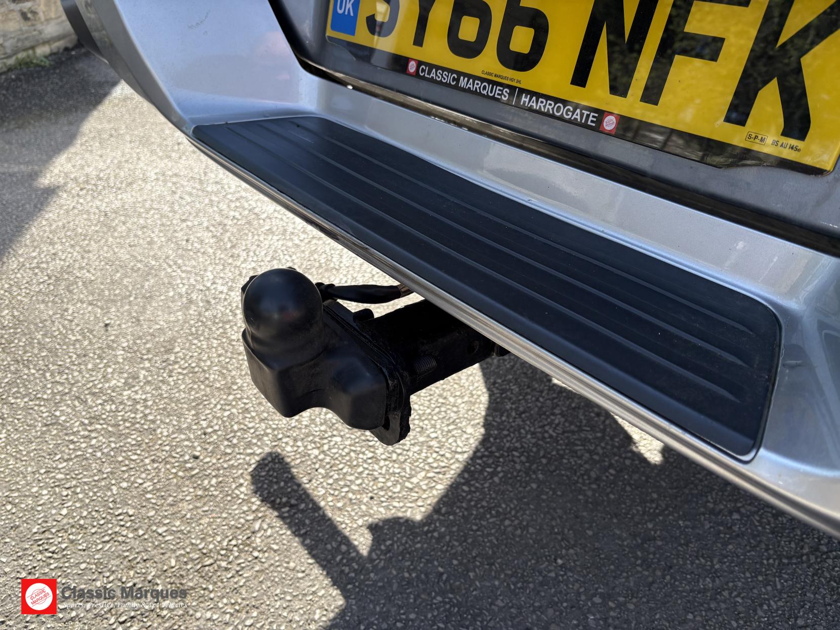 Mitsubishi L200 2.4 DI-D DC Barbarian Pickup Double Cab 4dr Diesel Manual 4WD Euro 6 (178 ps)