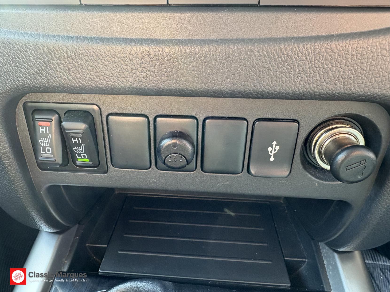 Mitsubishi L200 2.4 DI-D DC Barbarian Pickup Double Cab 4dr Diesel Manual 4WD Euro 6 (178 ps)