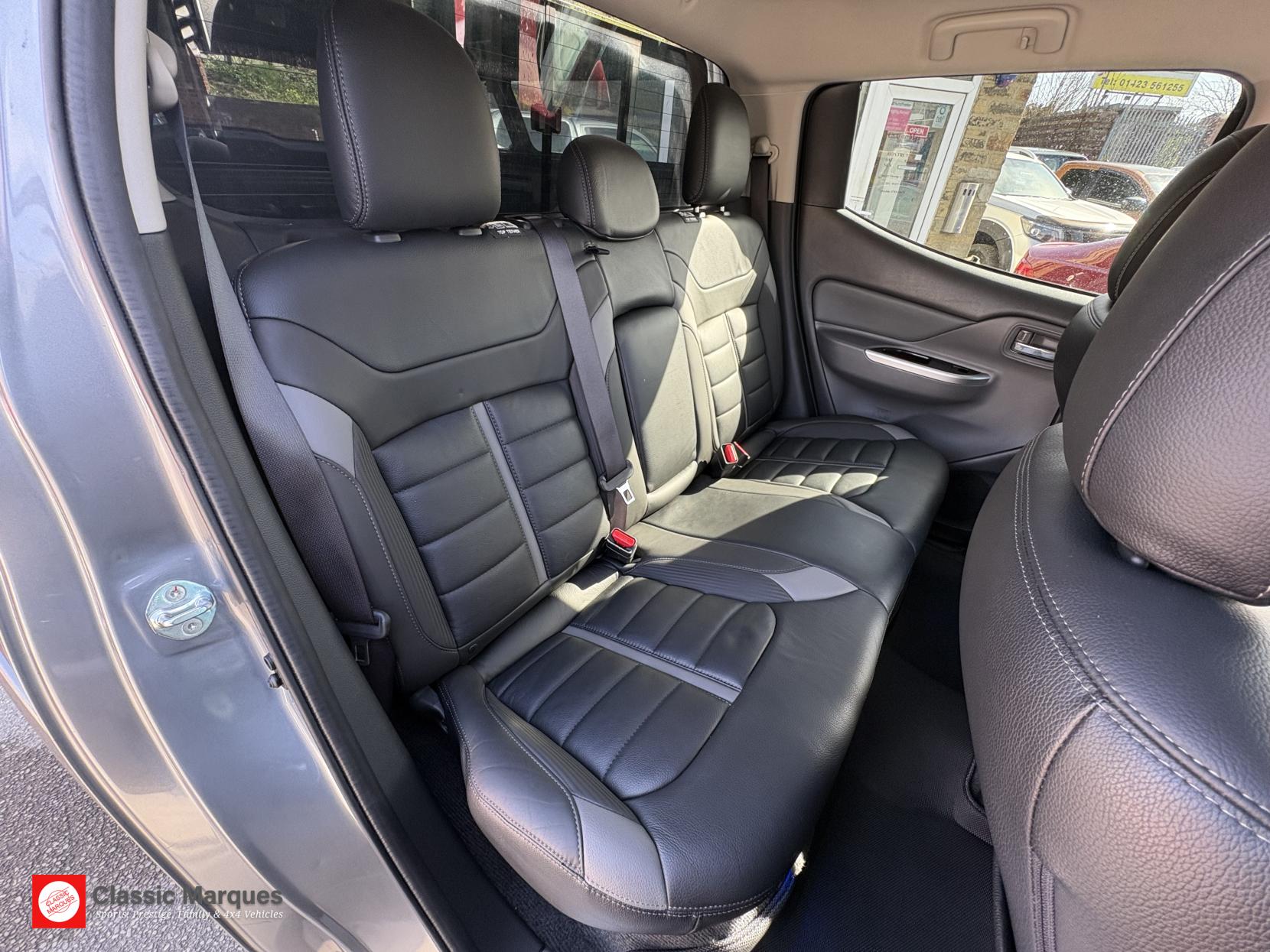 Mitsubishi L200 2.4 DI-D DC Barbarian Pickup Double Cab 4dr Diesel Manual 4WD Euro 6 (178 ps)