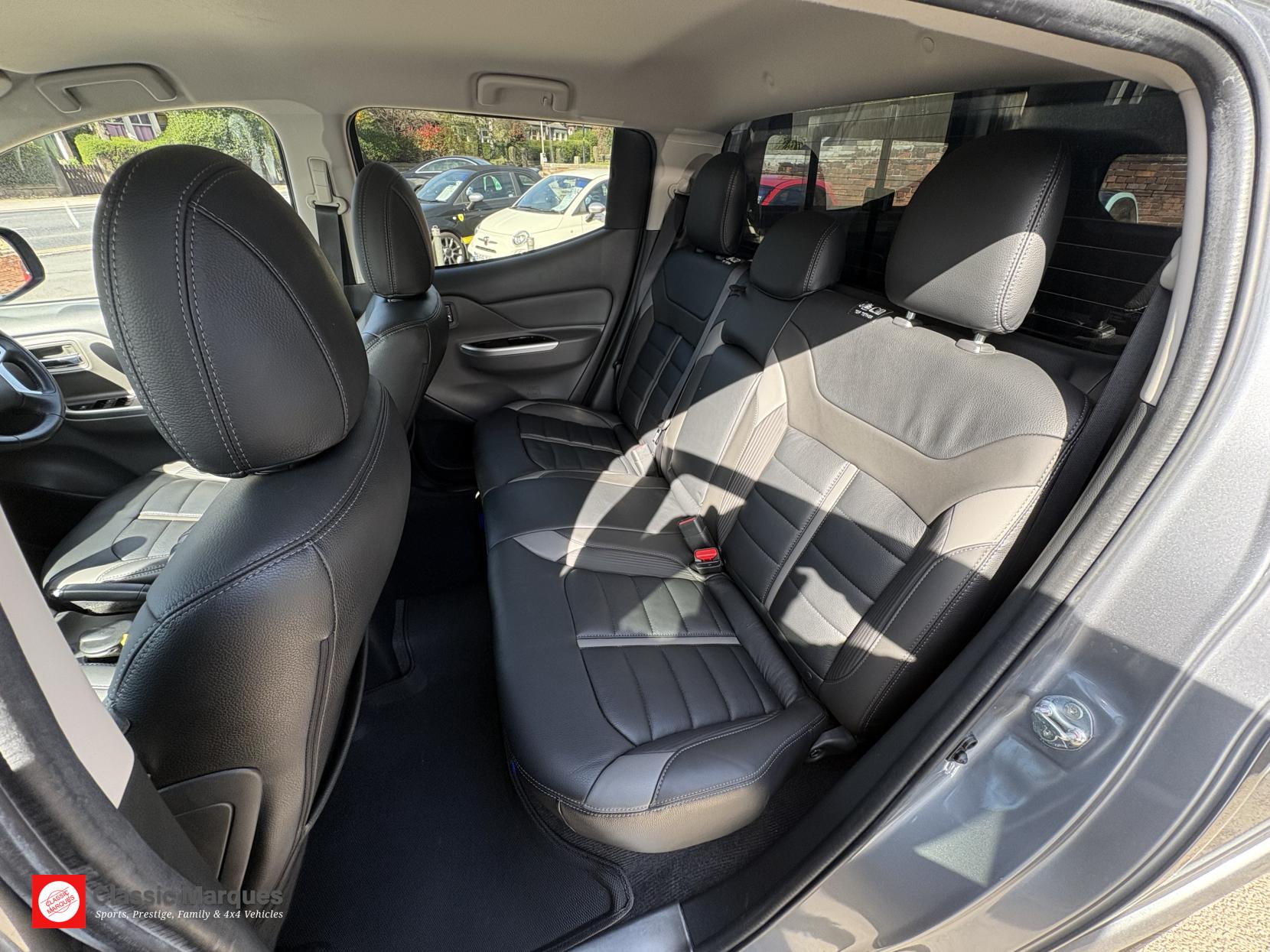 Mitsubishi L200 2.4 DI-D DC Barbarian Pickup Double Cab 4dr Diesel Manual 4WD Euro 6 (178 ps)