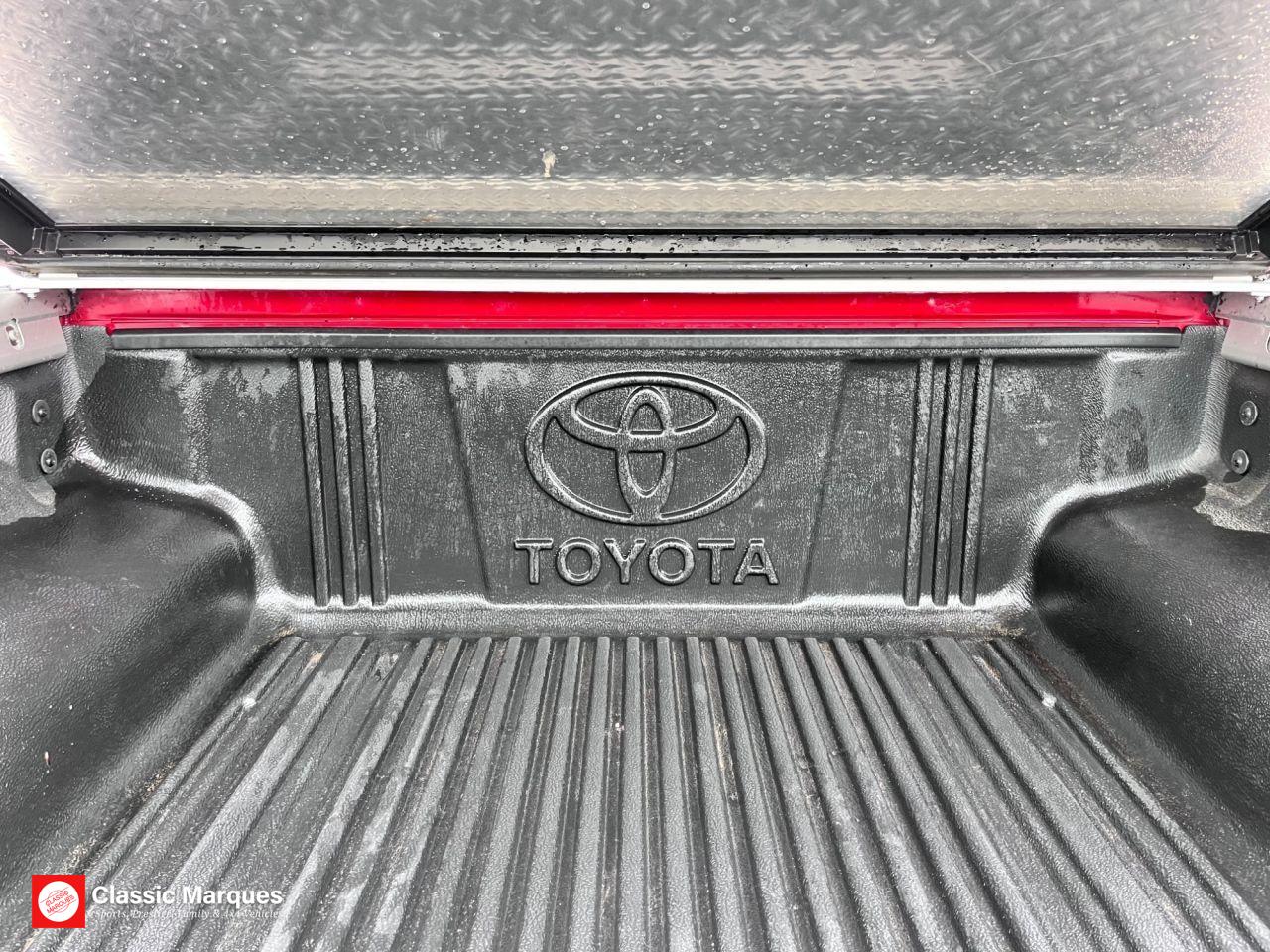 Toyota HI-LUX 2.4 INVINCIBLE 4WD D-4D DCB 148 BHP