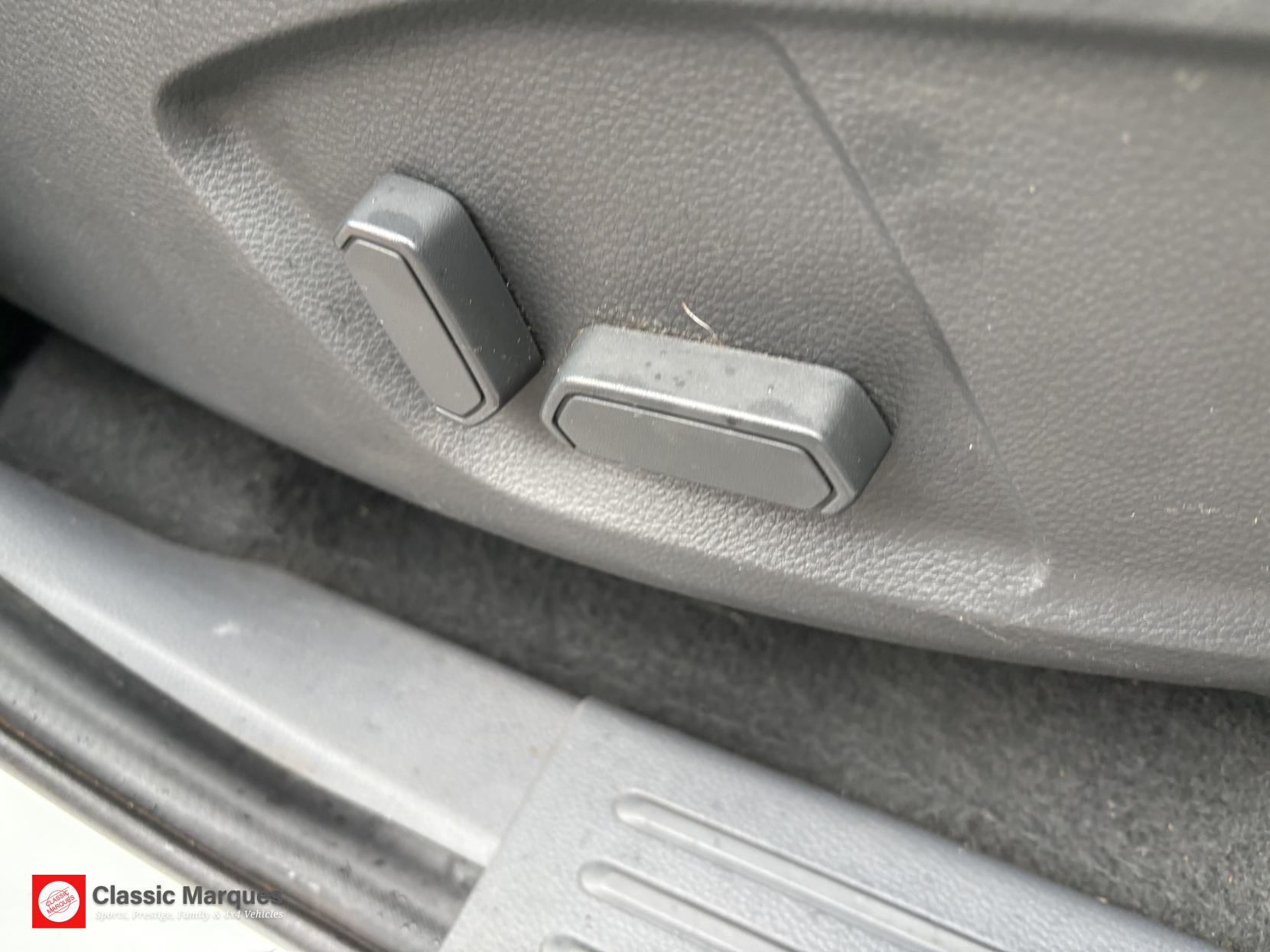 Ford Ranger 2.2 TDCi Limited Pickup Double Cab 4dr Diesel Durashift 4WD Euro 5 (150 ps)