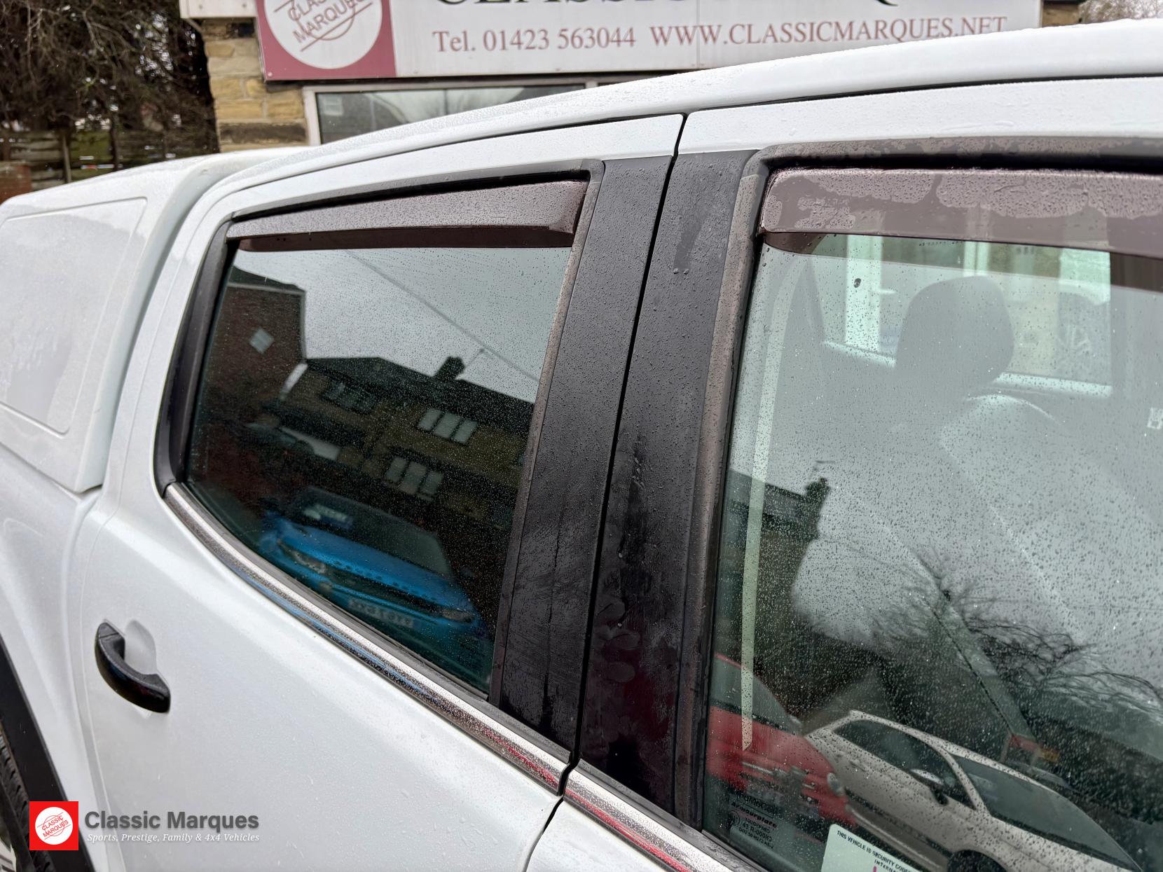 Ford Ranger 2.2 TDCi Limited Pickup Double Cab 4dr Diesel Durashift 4WD Euro 5 (150 ps)