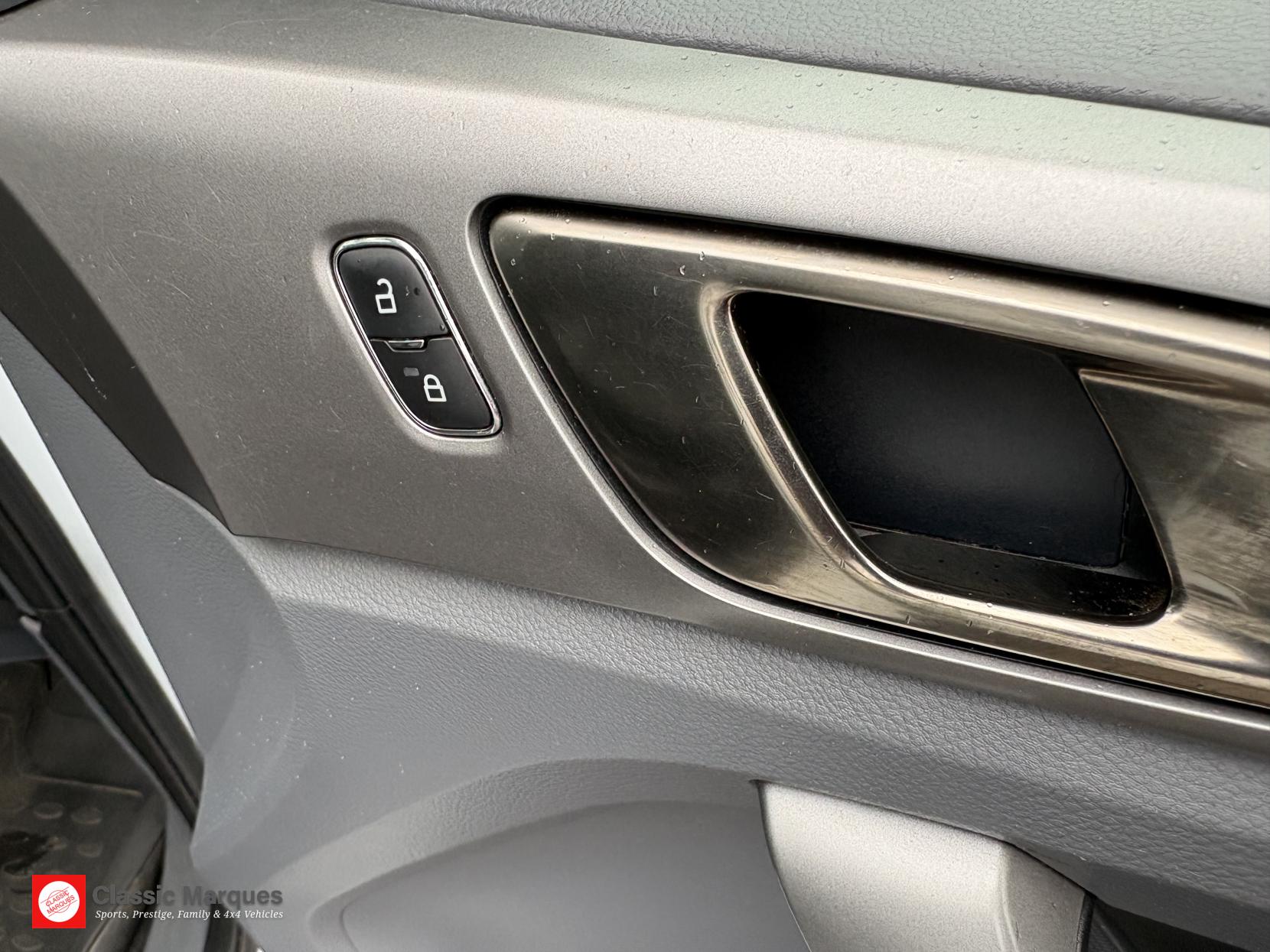 Ford Ranger 2.2 TDCi Limited Pickup Double Cab 4dr Diesel Durashift 4WD Euro 5 (150 ps)