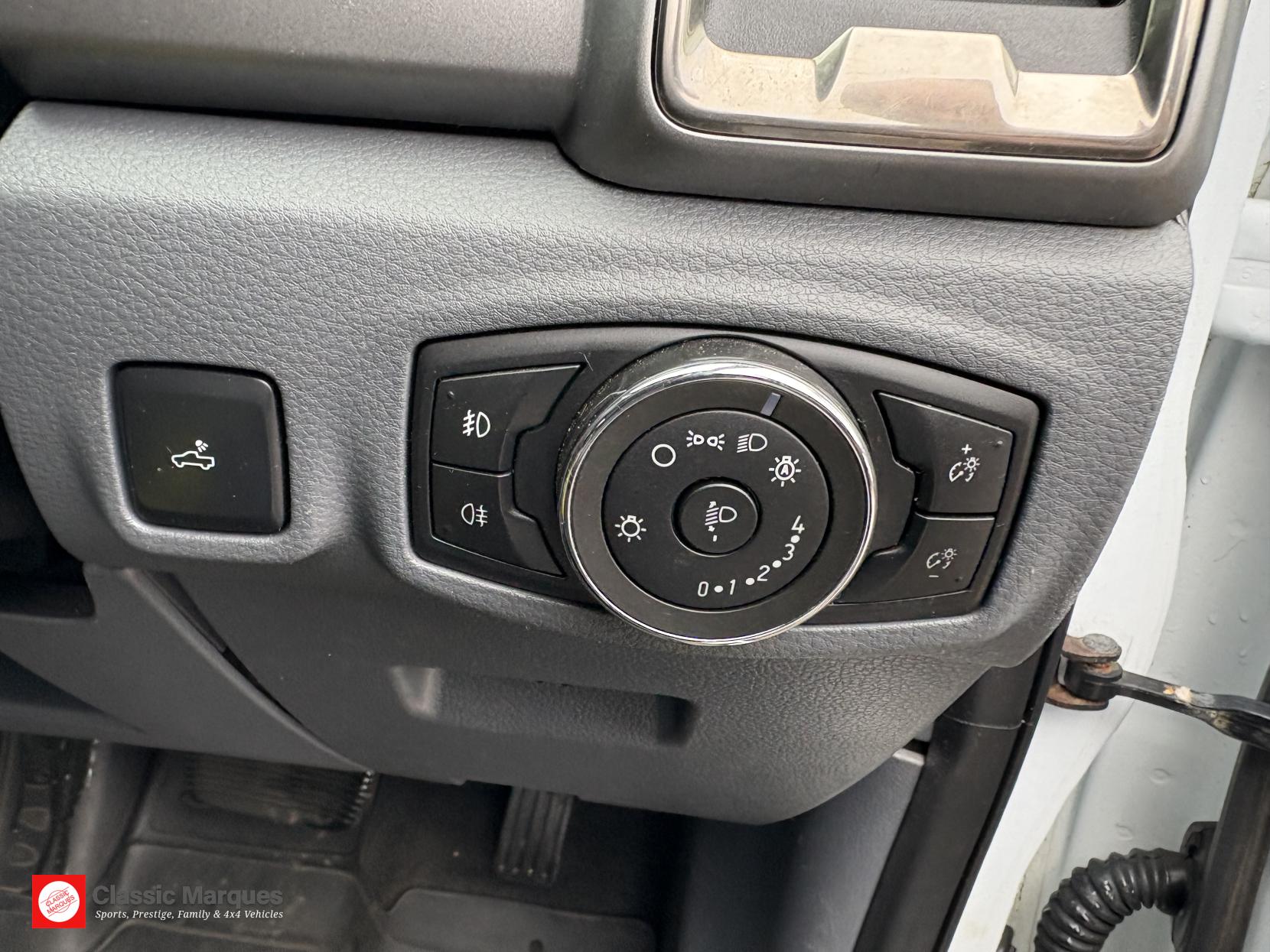 Ford Ranger 2.2 TDCi Limited Pickup Double Cab 4dr Diesel Durashift 4WD Euro 5 (150 ps)