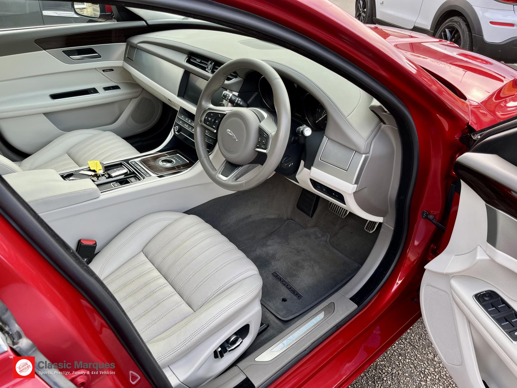 Jaguar XF 2.0d Portfolio Saloon 4dr Diesel Auto Euro 6 (s/s) (180 ps