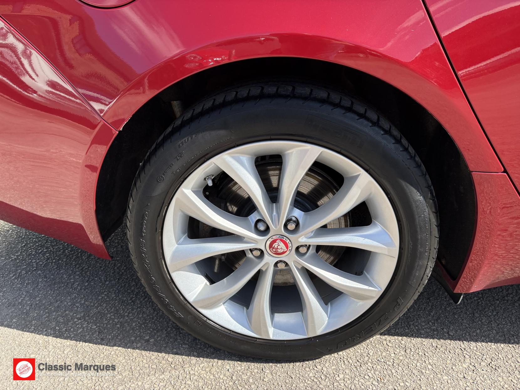 Jaguar XF 2.0d Portfolio Saloon 4dr Diesel Auto AWD Euro 6 (s/s) (180 ps)