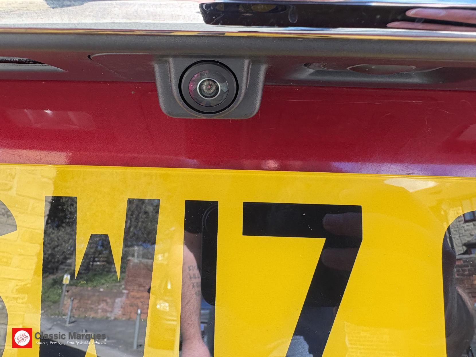 Jaguar XF 2.0d Portfolio Saloon 4dr Diesel Auto AWD Euro 6 (s/s) (180 ps)