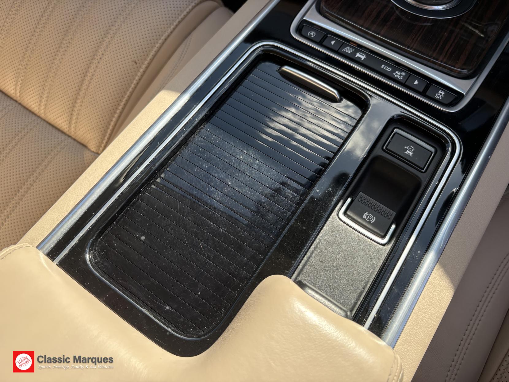 Jaguar XF 2.0d Portfolio Saloon 4dr Diesel Auto AWD Euro 6 (s/s) (180 ps)