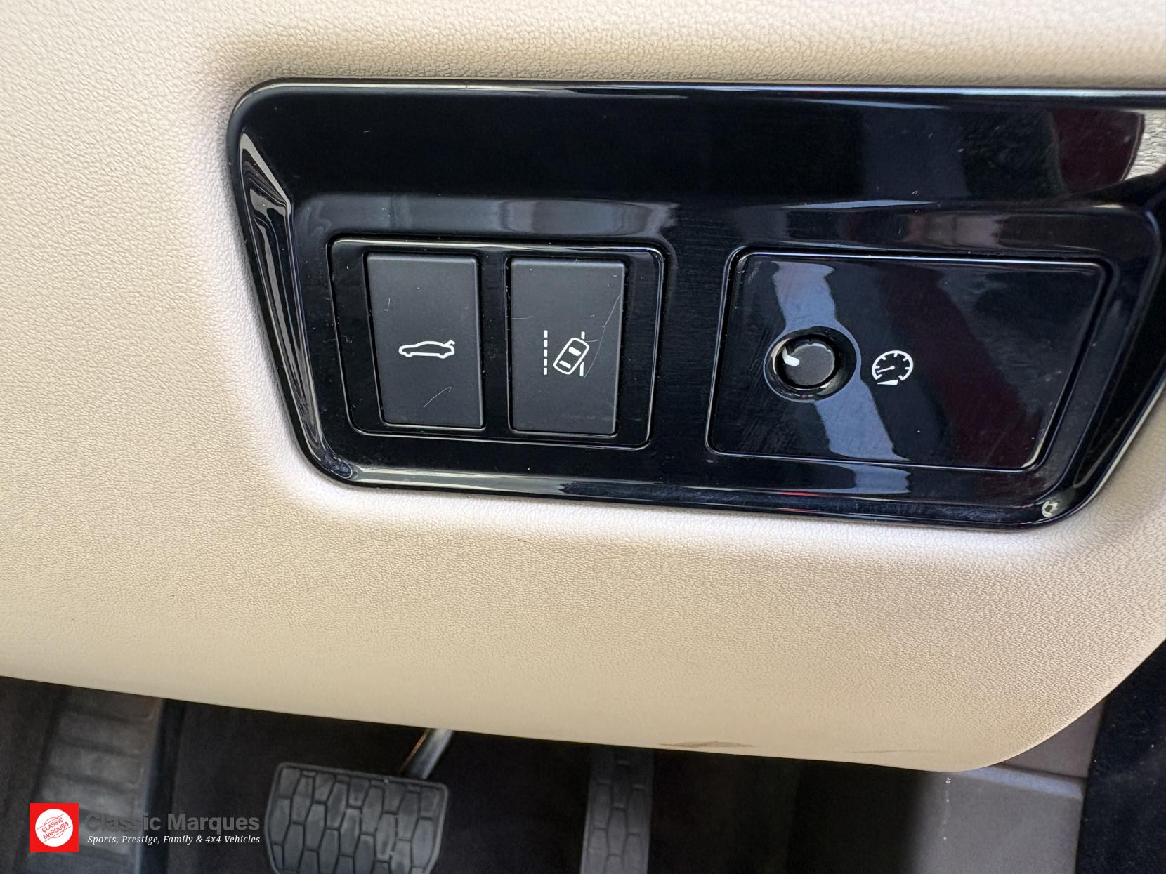 Jaguar XF 2.0d Portfolio Saloon 4dr Diesel Auto AWD Euro 6 (s/s) (180 ps)