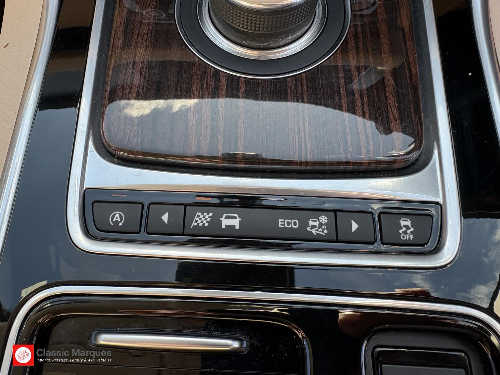 Jaguar XF 2.0d Portfolio Saloon 4dr Diesel Auto AWD Euro 6 (s/s) (180 ps)