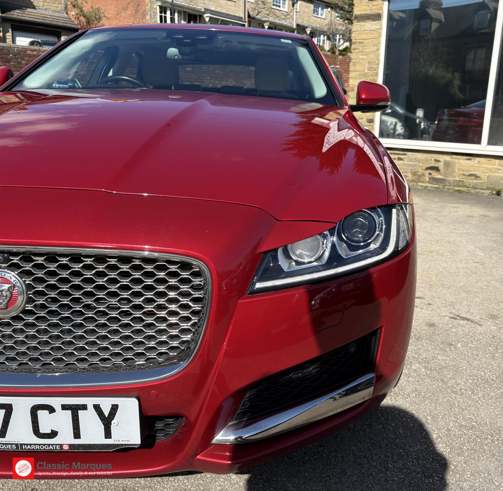 Jaguar XF 2.0d Portfolio Saloon 4dr Diesel Auto AWD Euro 6 (s/s) (180 ps)