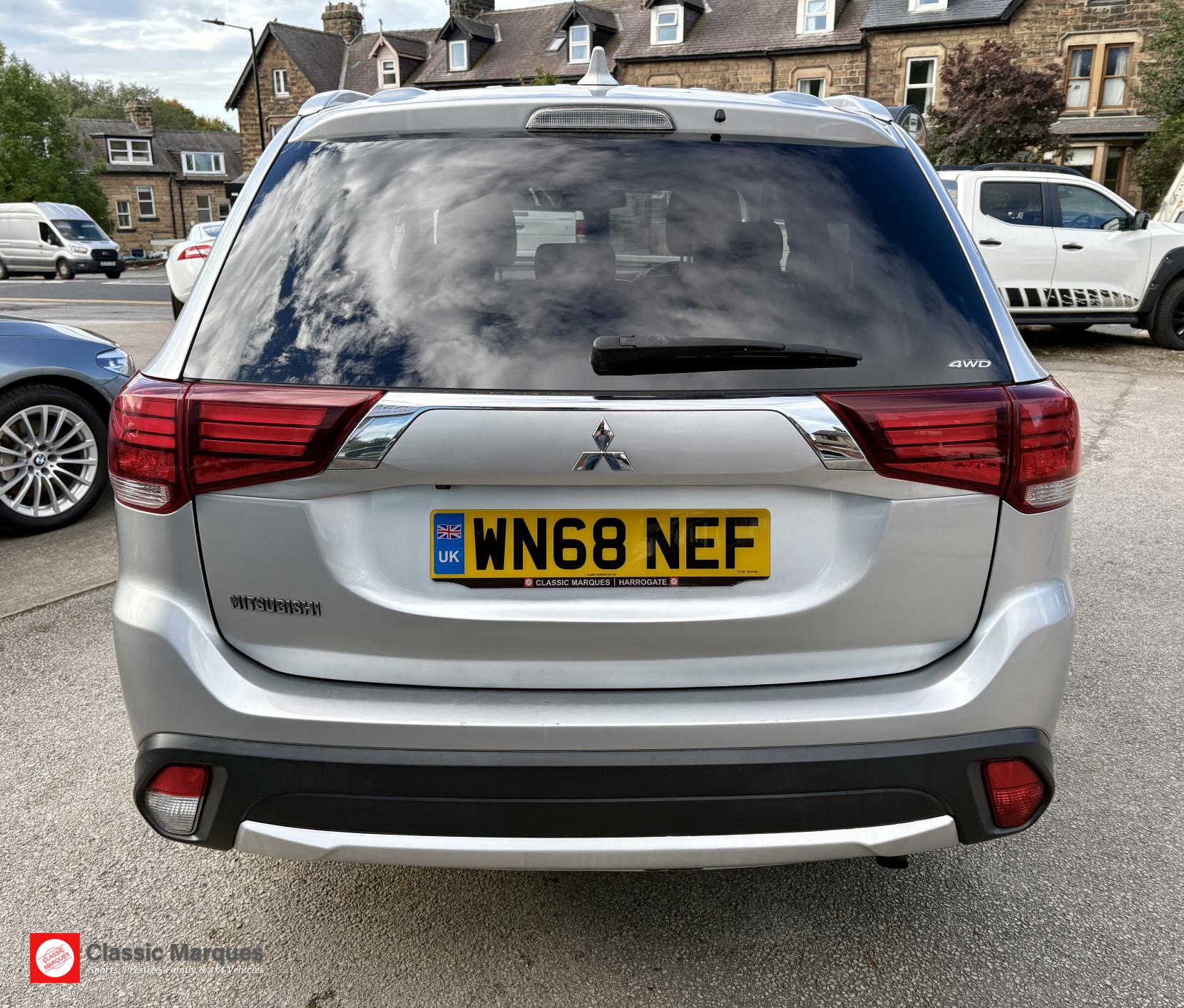 Mitsubishi Outlander 2.2 DI-D Juro SUV 5dr Diesel Manual 4WD Euro 6 (s/s) (147 ps)