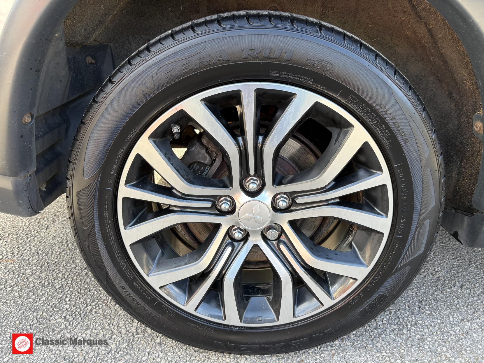 Mitsubishi Outlander 2.2 DI-D Juro SUV 5dr Diesel Manual 4WD Euro 6 (s/s) (147 ps)