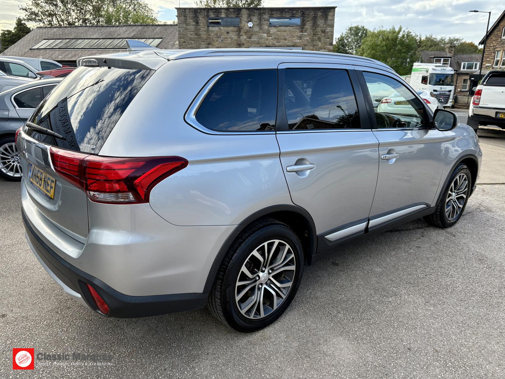 Mitsubishi Outlander 2.2 DI-D Juro SUV 5dr Diesel Manual 4WD Euro 6 (s/s) (147 ps)