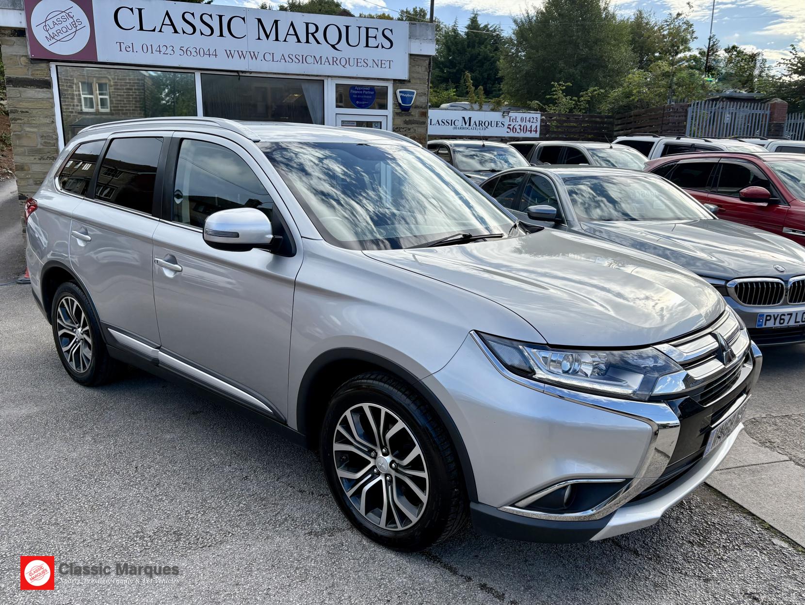 Mitsubishi Outlander 2.2 DI-D Juro SUV 5dr Diesel Manual 4WD Euro 6 (s/s) (147 ps)