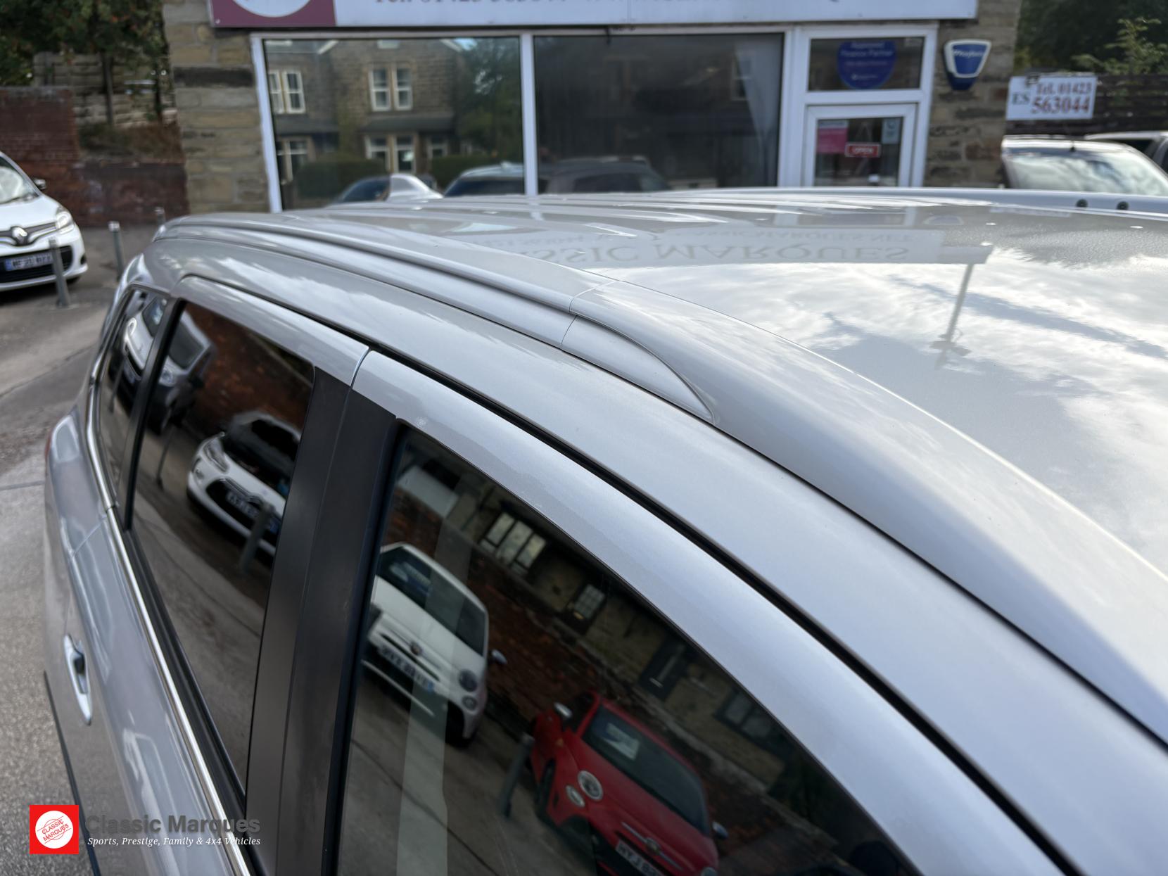 Mitsubishi Outlander 2.2 DI-D Juro SUV 5dr Diesel Manual 4WD Euro 6 (s/s) (147 ps)
