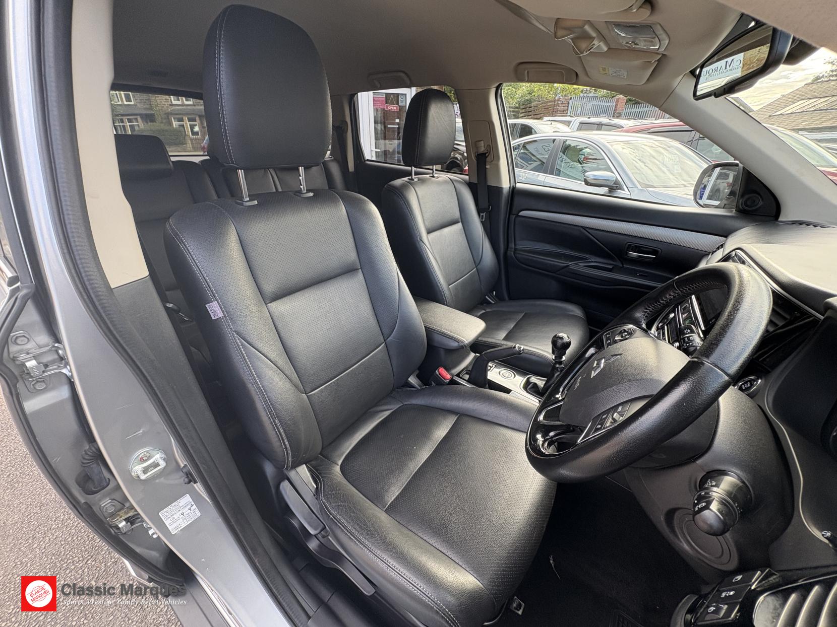 Mitsubishi Outlander 2.2 DI-D Juro SUV 5dr Diesel Manual 4WD Euro 6 (s/s) (147 ps)