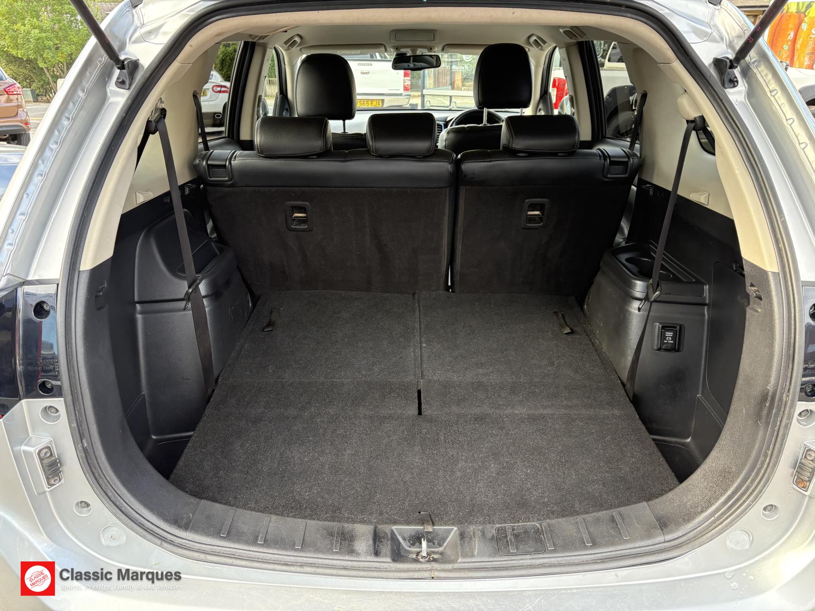 Mitsubishi Outlander 2.2 DI-D Juro SUV 5dr Diesel Manual 4WD Euro 6 (s/s) (147 ps)
