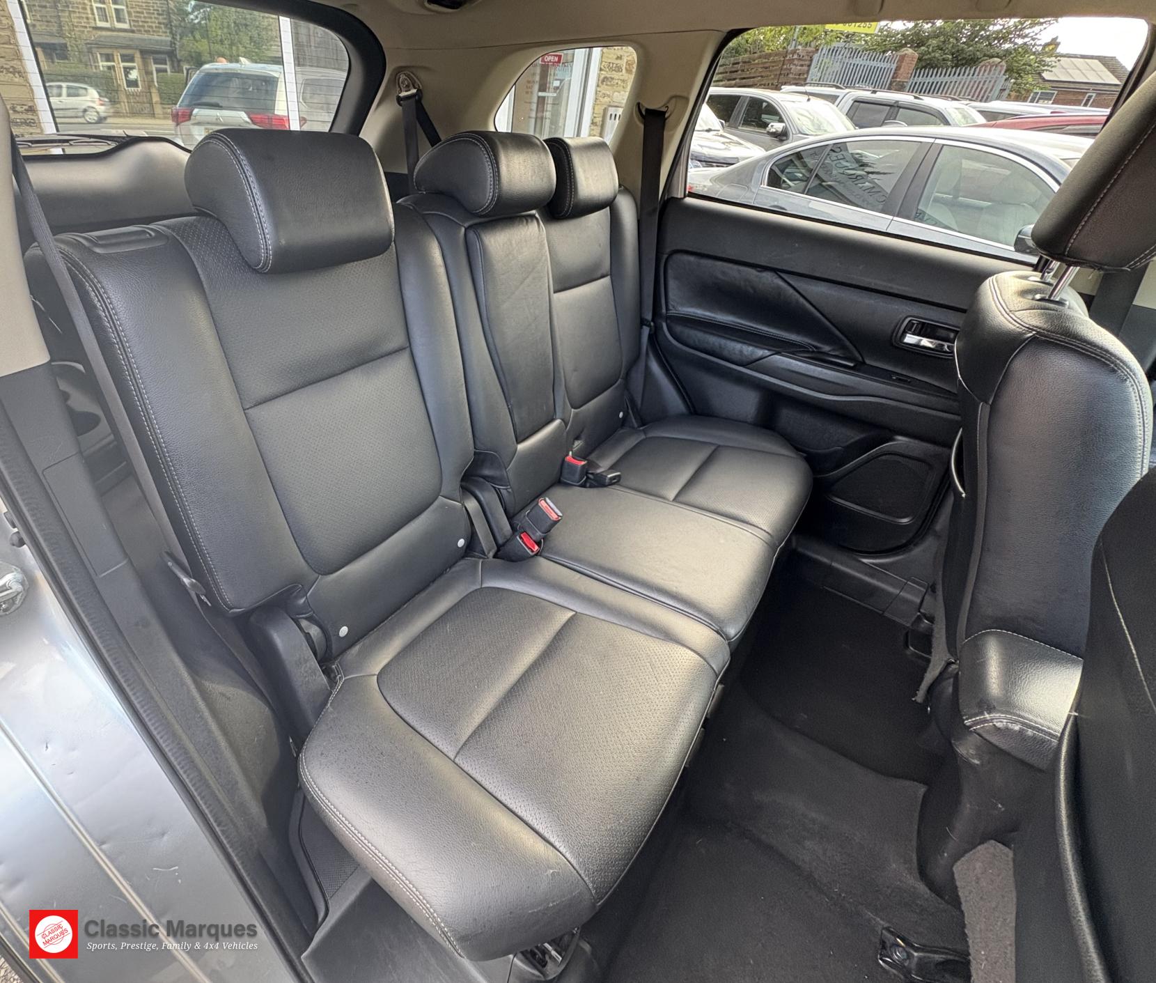 Mitsubishi Outlander 2.2 DI-D Juro SUV 5dr Diesel Manual 4WD Euro 6 (s/s) (147 ps)