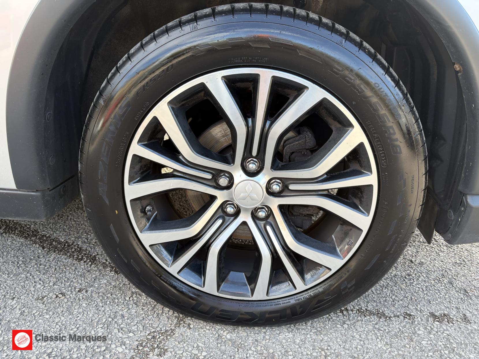 Mitsubishi Outlander 2.2 DI-D Juro SUV 5dr Diesel Manual 4WD Euro 6 (s/s) (147 ps)