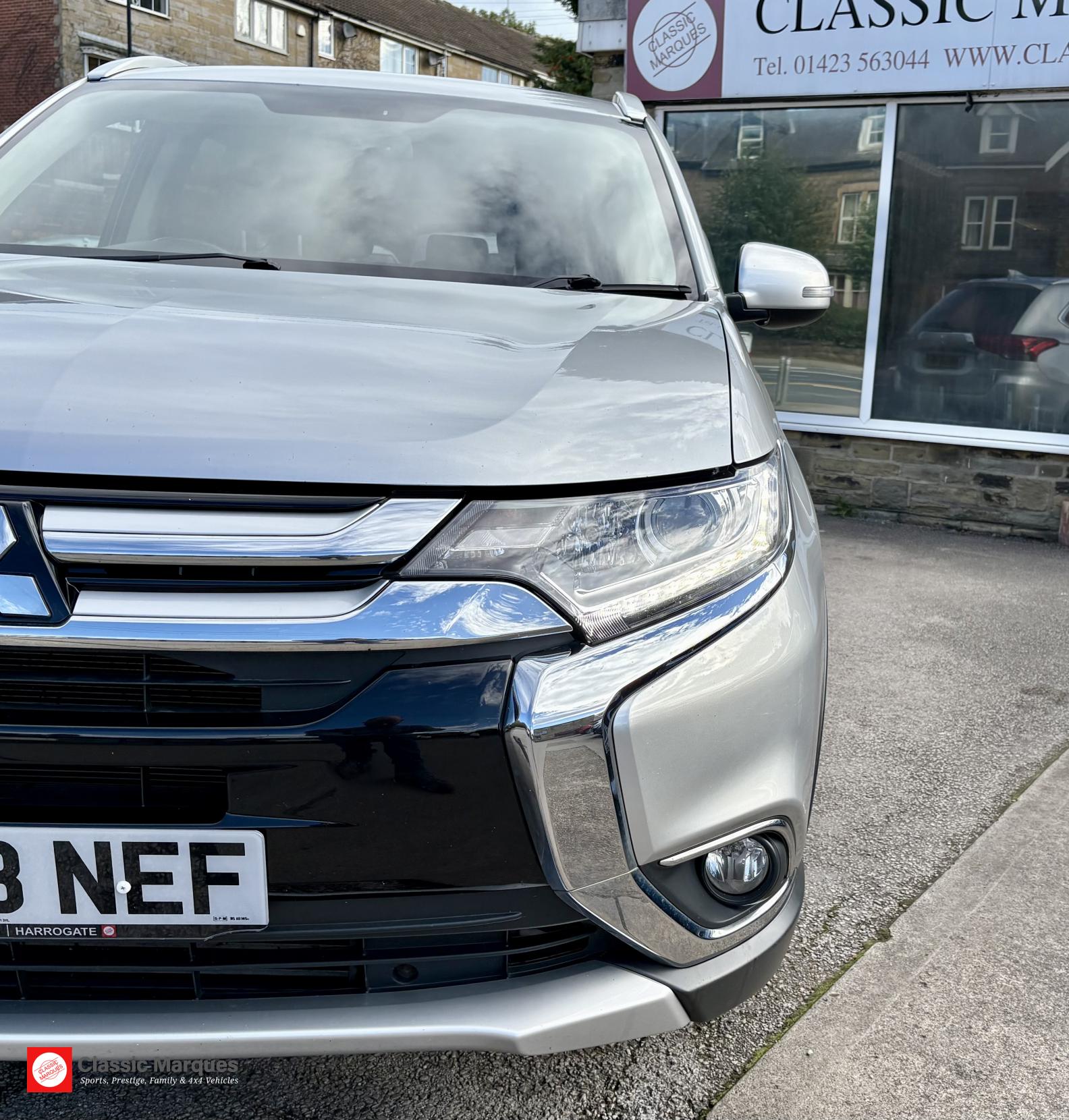 Mitsubishi Outlander 2.2 DI-D Juro SUV 5dr Diesel Manual 4WD Euro 6 (s/s) (147 ps)