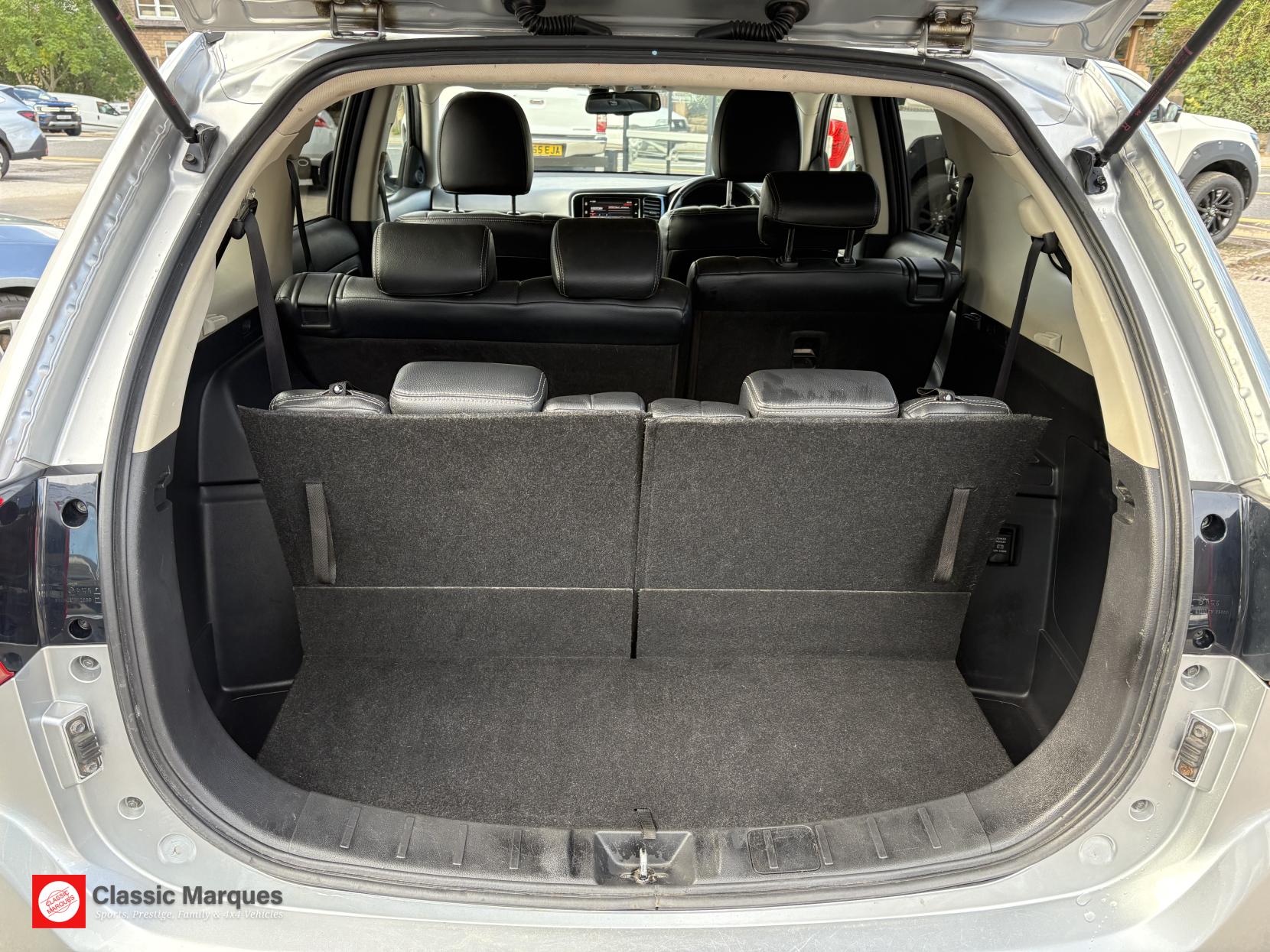 Mitsubishi Outlander 2.2 DI-D Juro SUV 5dr Diesel Manual 4WD Euro 6 (s/s) (147 ps)
