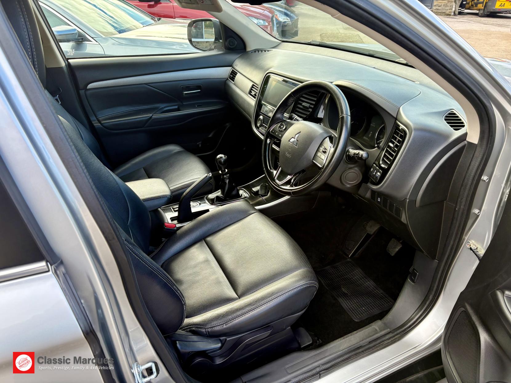 Mitsubishi Outlander 2.2 DI-D Juro SUV 5dr Diesel Manual 4WD Euro 6 (s/s) (147 ps)