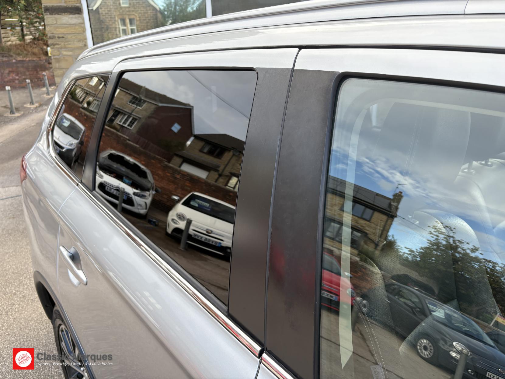 Mitsubishi Outlander 2.2 DI-D Juro SUV 5dr Diesel Manual 4WD Euro 6 (s/s) (147 ps)