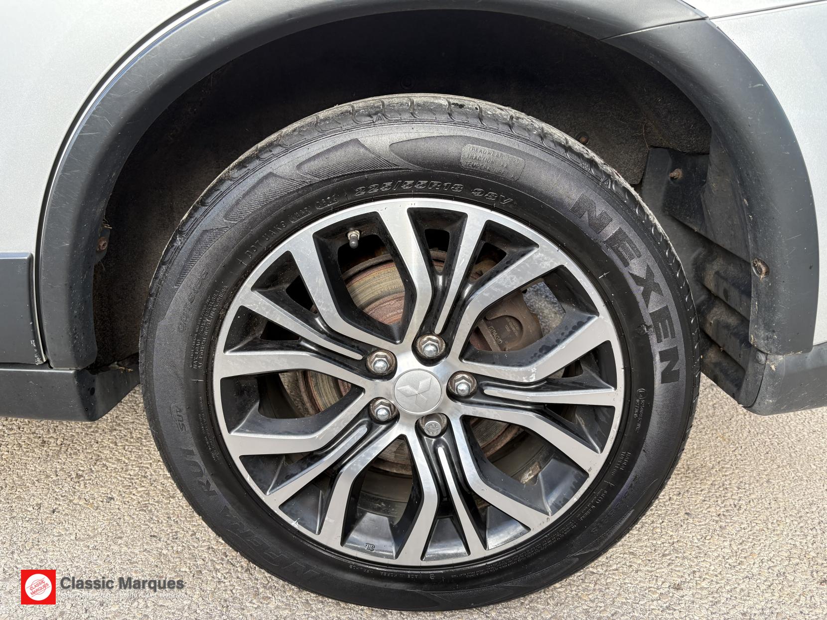 Mitsubishi Outlander 2.2 DI-D Juro SUV 5dr Diesel Manual 4WD Euro 6 (s/s) (147 ps)