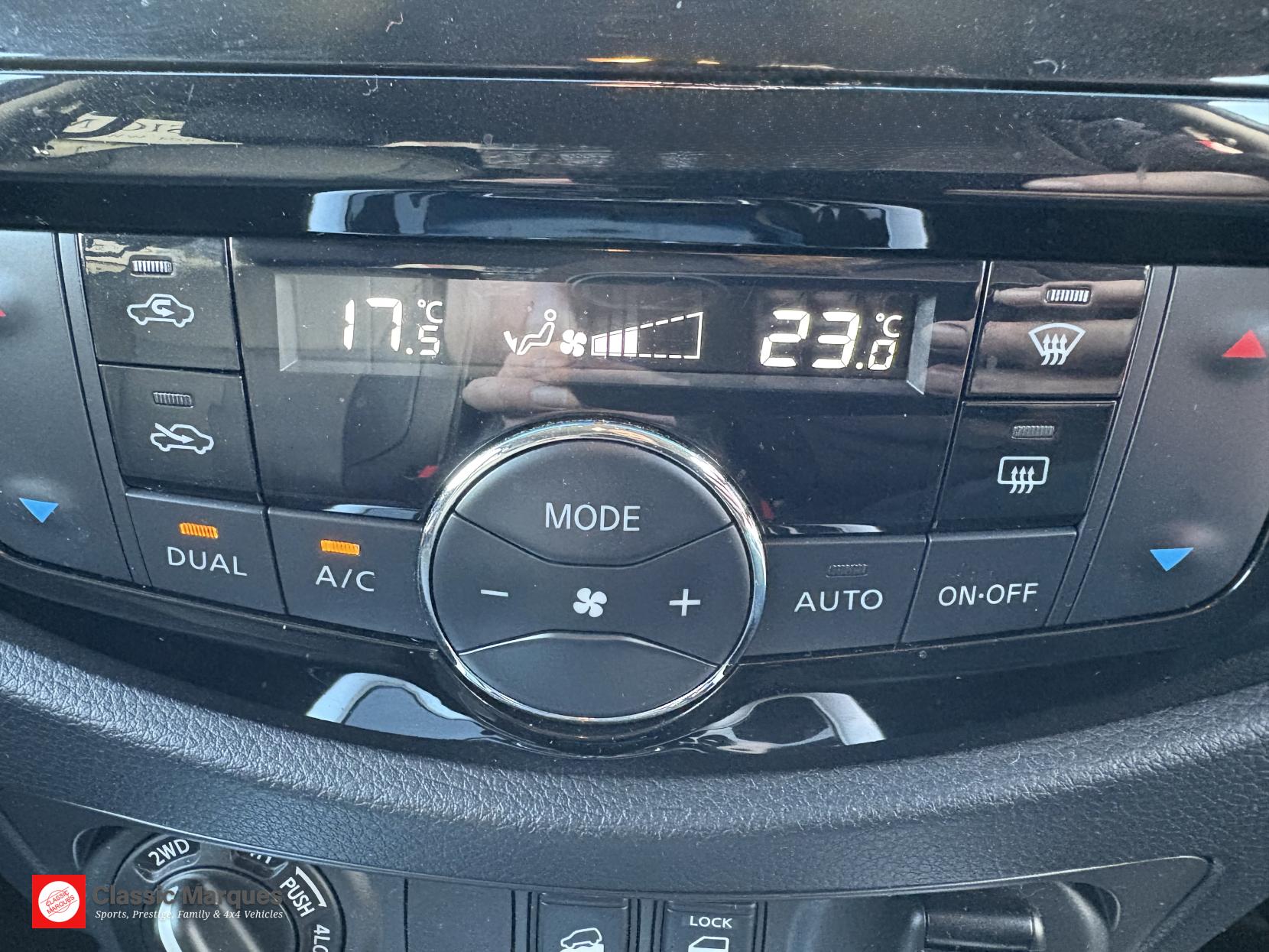 Nissan Navara 2.3 dCi Tekna Pickup Double Cab 4dr Diesel Auto 4WD Euro 6 (190 ps)