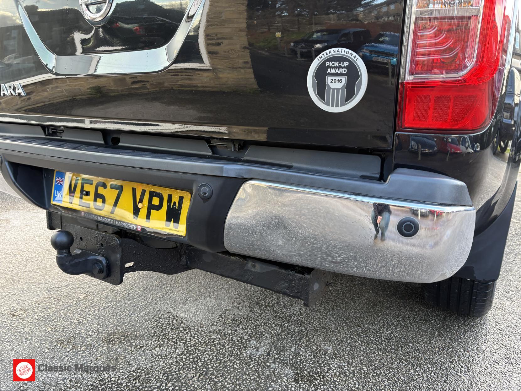 Nissan Navara 2.3 dCi Tekna Pickup Double Cab 4dr Diesel Auto 4WD Euro 6 (190 ps)