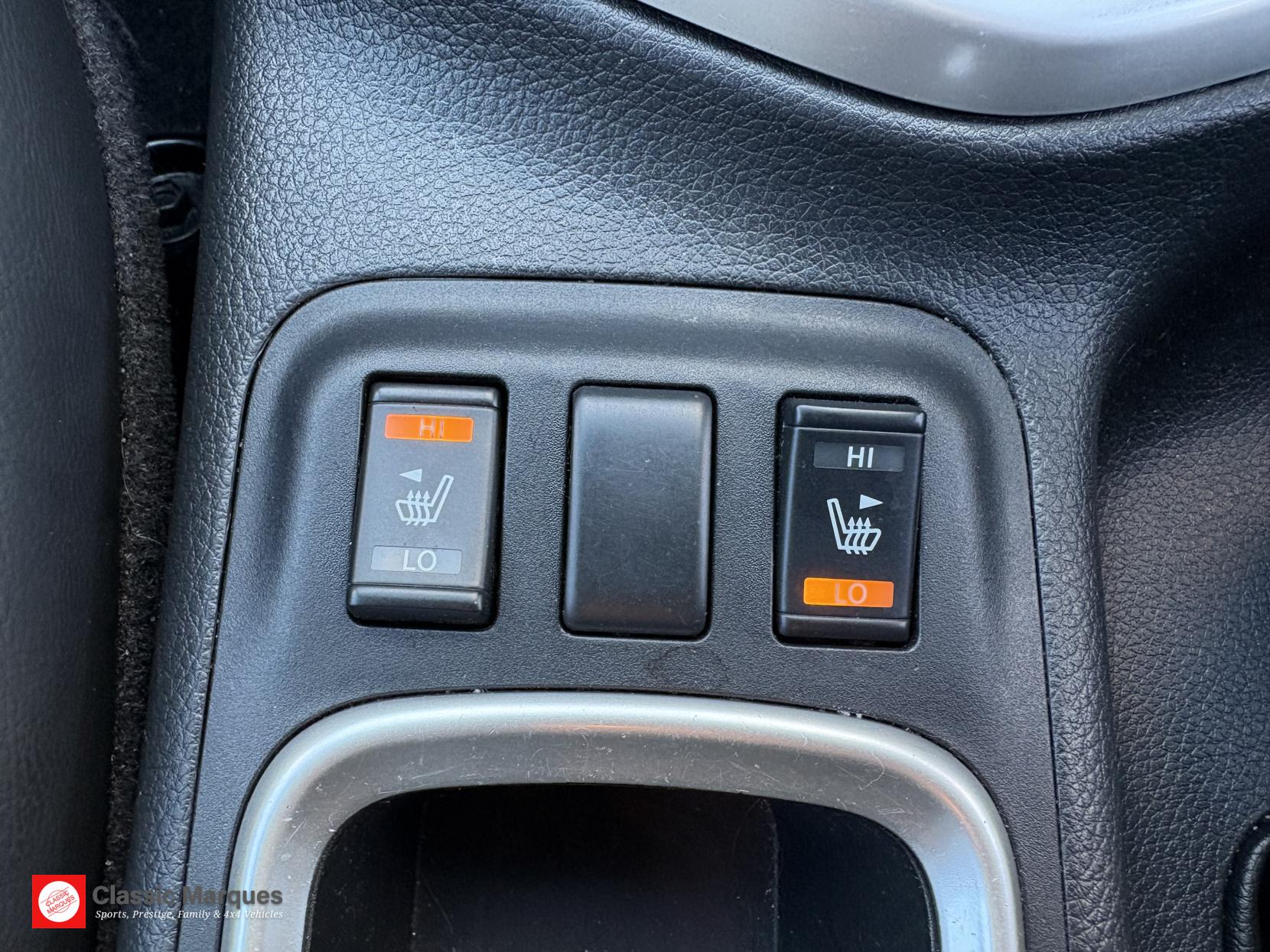 Nissan Navara 2.3 dCi Tekna Pickup Double Cab 4dr Diesel Auto 4WD Euro 6 (190 ps)