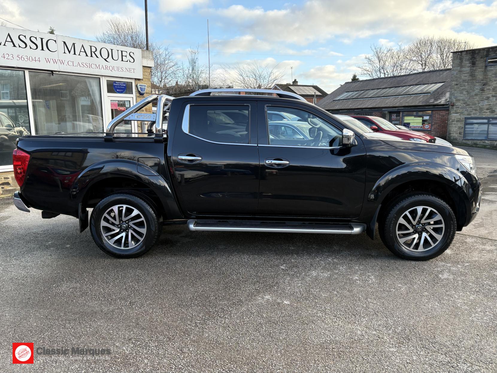 Nissan Navara 2.3 dCi Tekna Pickup Double Cab 4dr Diesel Auto 4WD Euro 6 (190 ps)