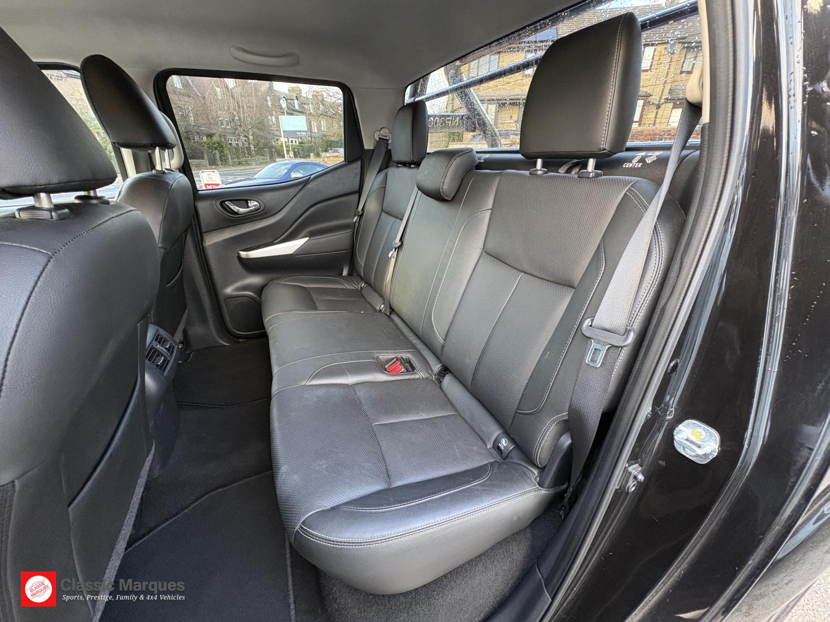 Nissan Navara 2.3 dCi Tekna Pickup Double Cab 4dr Diesel Auto 4WD Euro 6 (190 ps)