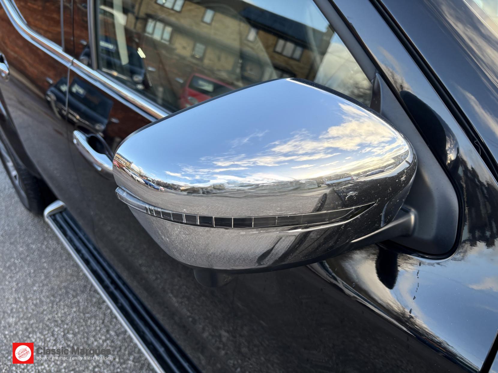 Nissan Navara 2.3 dCi Tekna Pickup Double Cab 4dr Diesel Auto 4WD Euro 6 (190 ps)