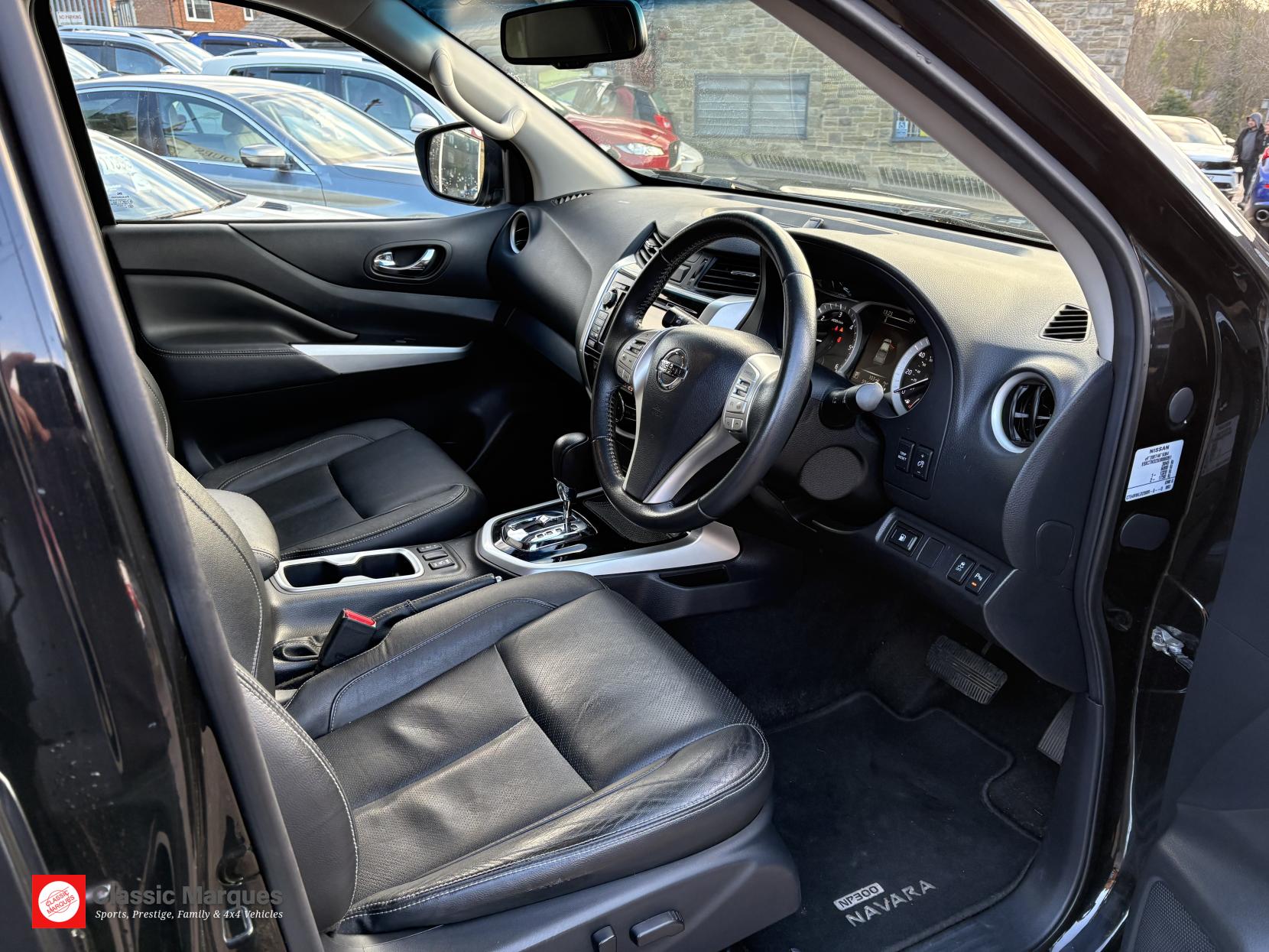 Nissan Navara 2.3 dCi Tekna Pickup Double Cab 4dr Diesel Auto 4WD Euro 6 (190 ps)