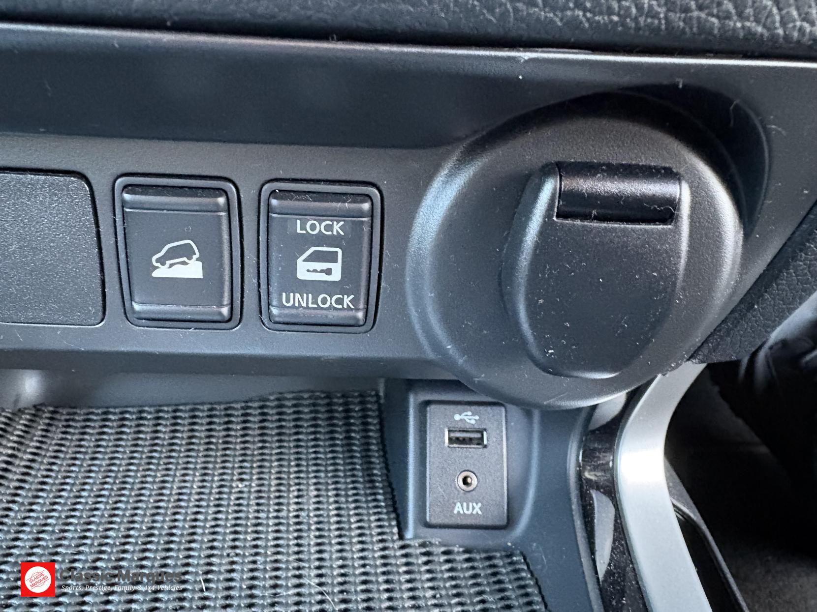 Nissan Navara 2.3 dCi Tekna Pickup Double Cab 4dr Diesel Auto 4WD Euro 6 (190 ps)