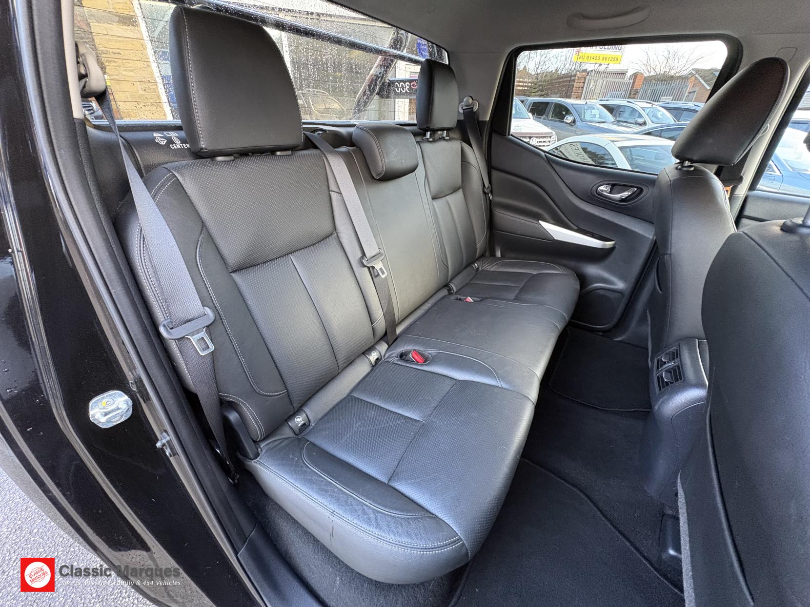 Nissan Navara 2.3 dCi Tekna Pickup Double Cab 4dr Diesel Auto 4WD Euro 6 (190 ps)