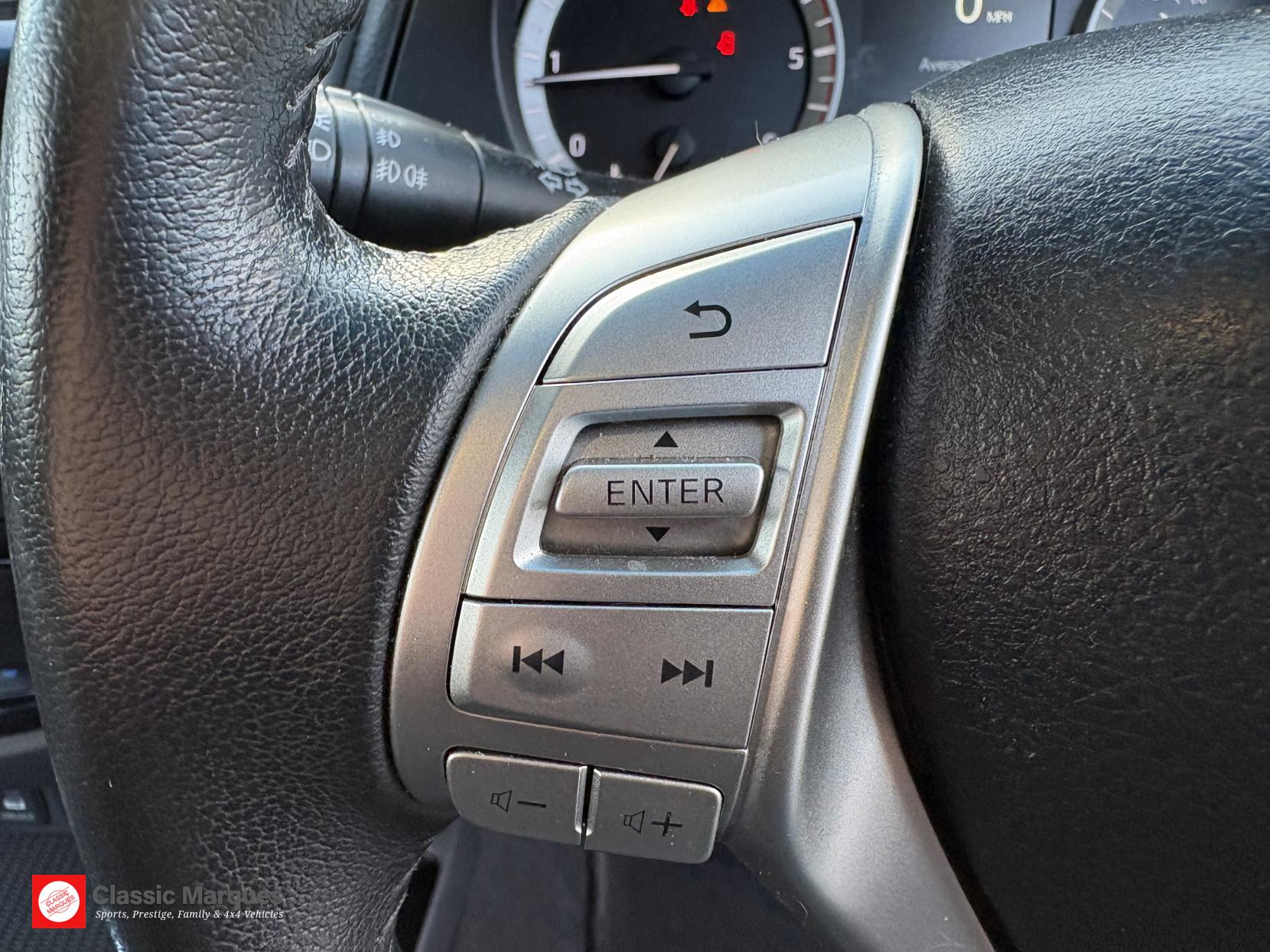 Nissan Navara 2.3 dCi Tekna Pickup Double Cab 4dr Diesel Auto 4WD Euro 6 (190 ps)