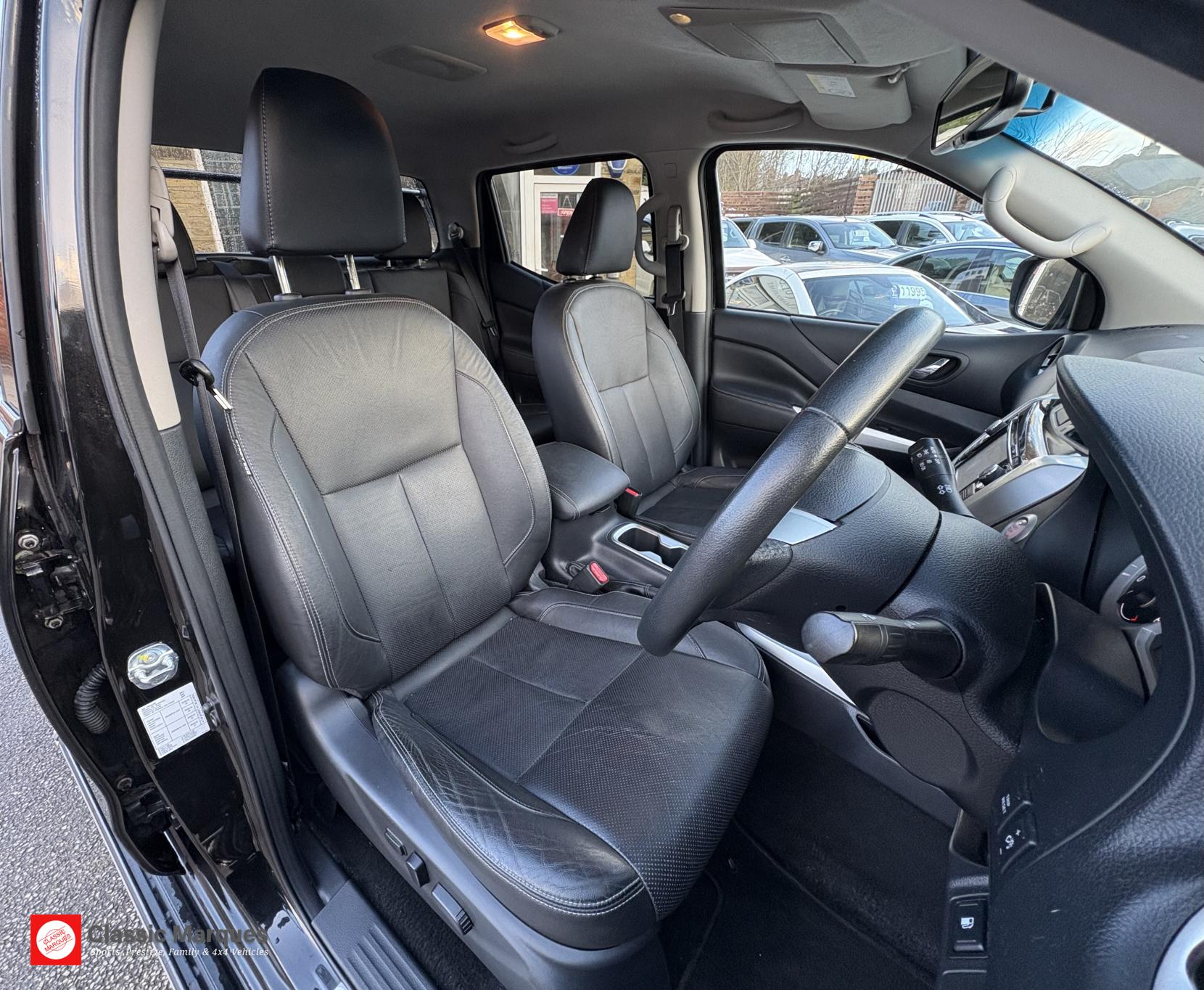 Nissan Navara 2.3 dCi Tekna Pickup Double Cab 4dr Diesel Auto 4WD Euro 6 (190 ps)