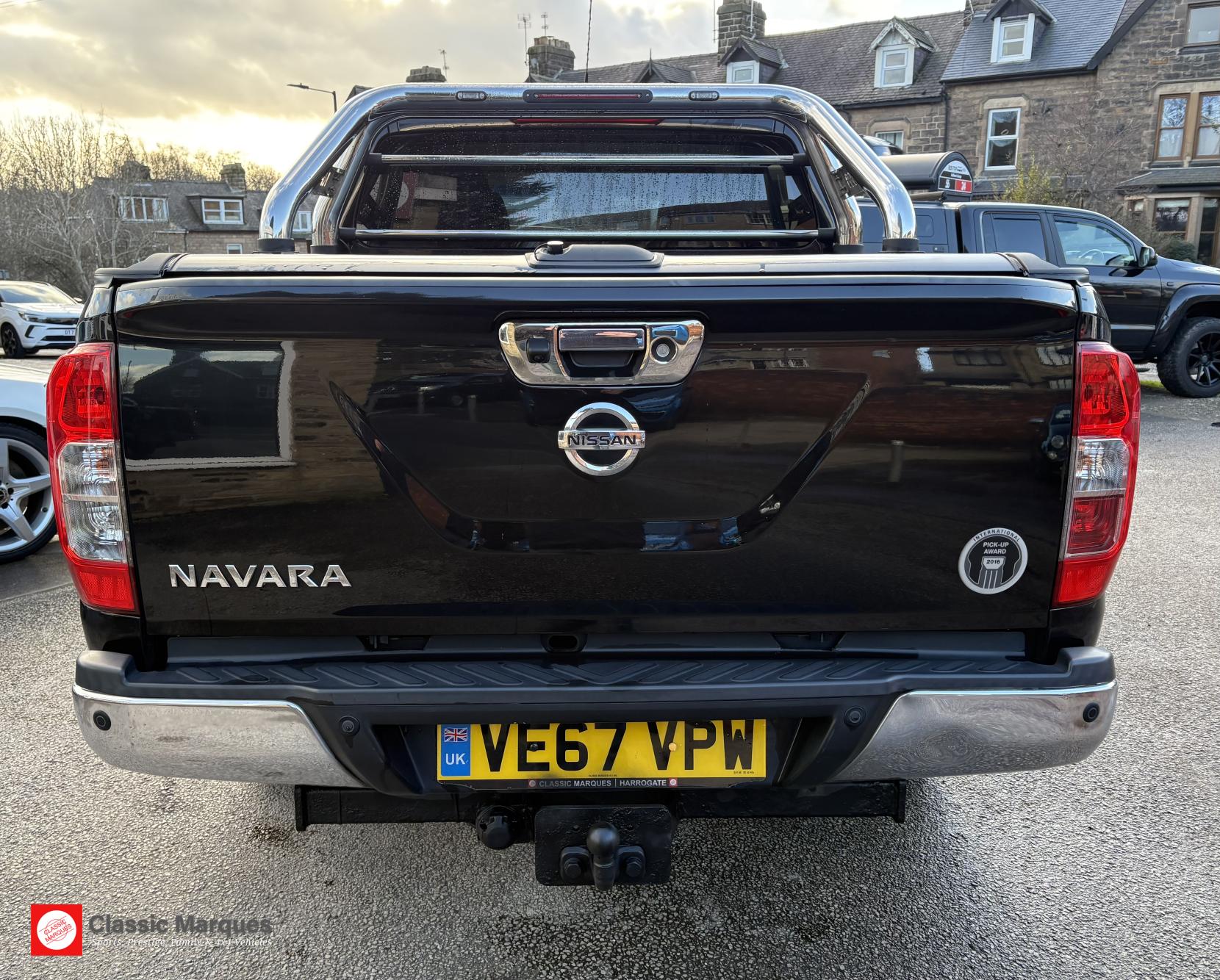 Nissan Navara 2.3 dCi Tekna Pickup Double Cab 4dr Diesel Auto 4WD Euro 6 (190 ps)